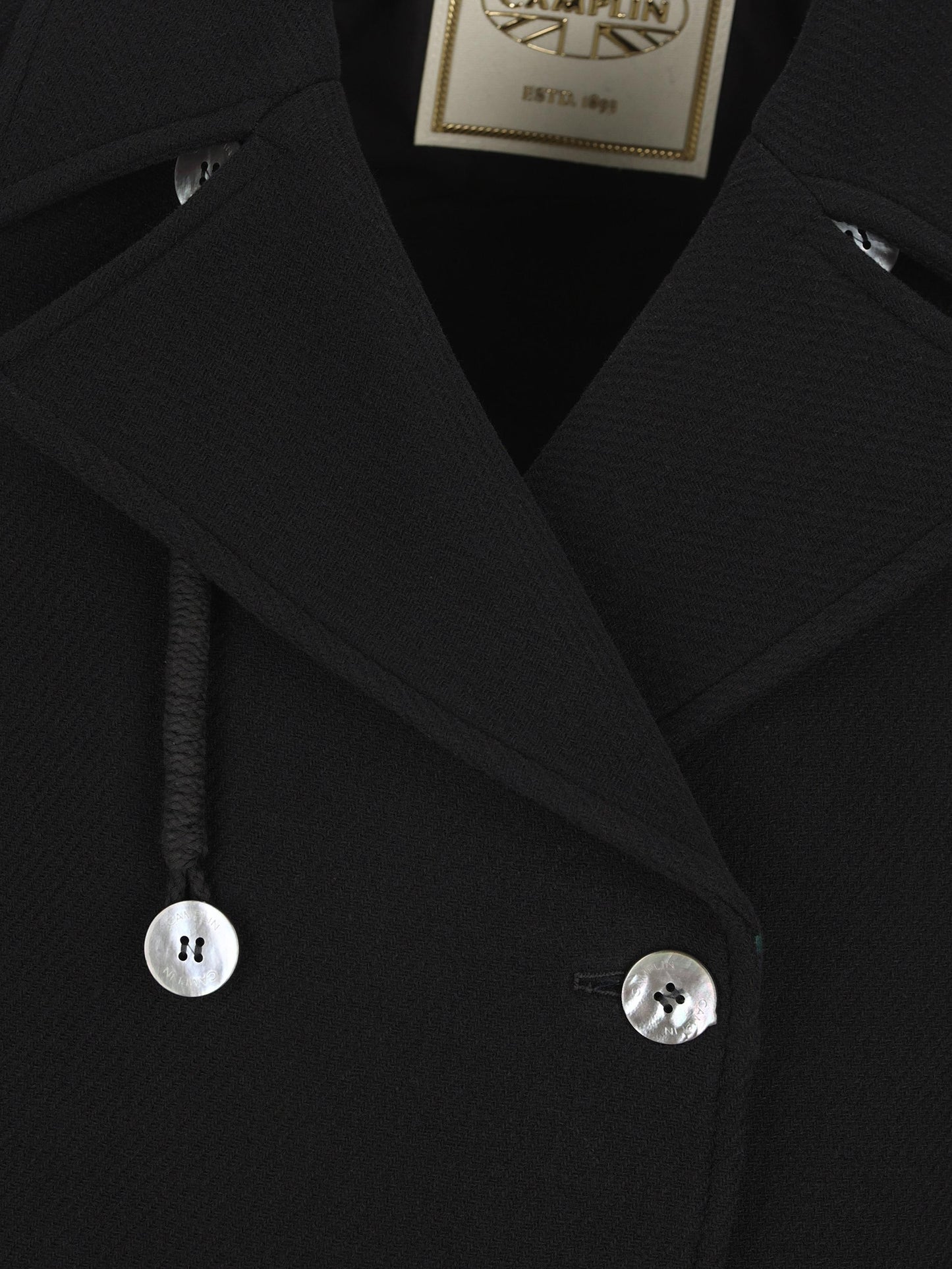 Cappotto realizzato in lana e poliammide. 38320019 TB CAMPLIN 