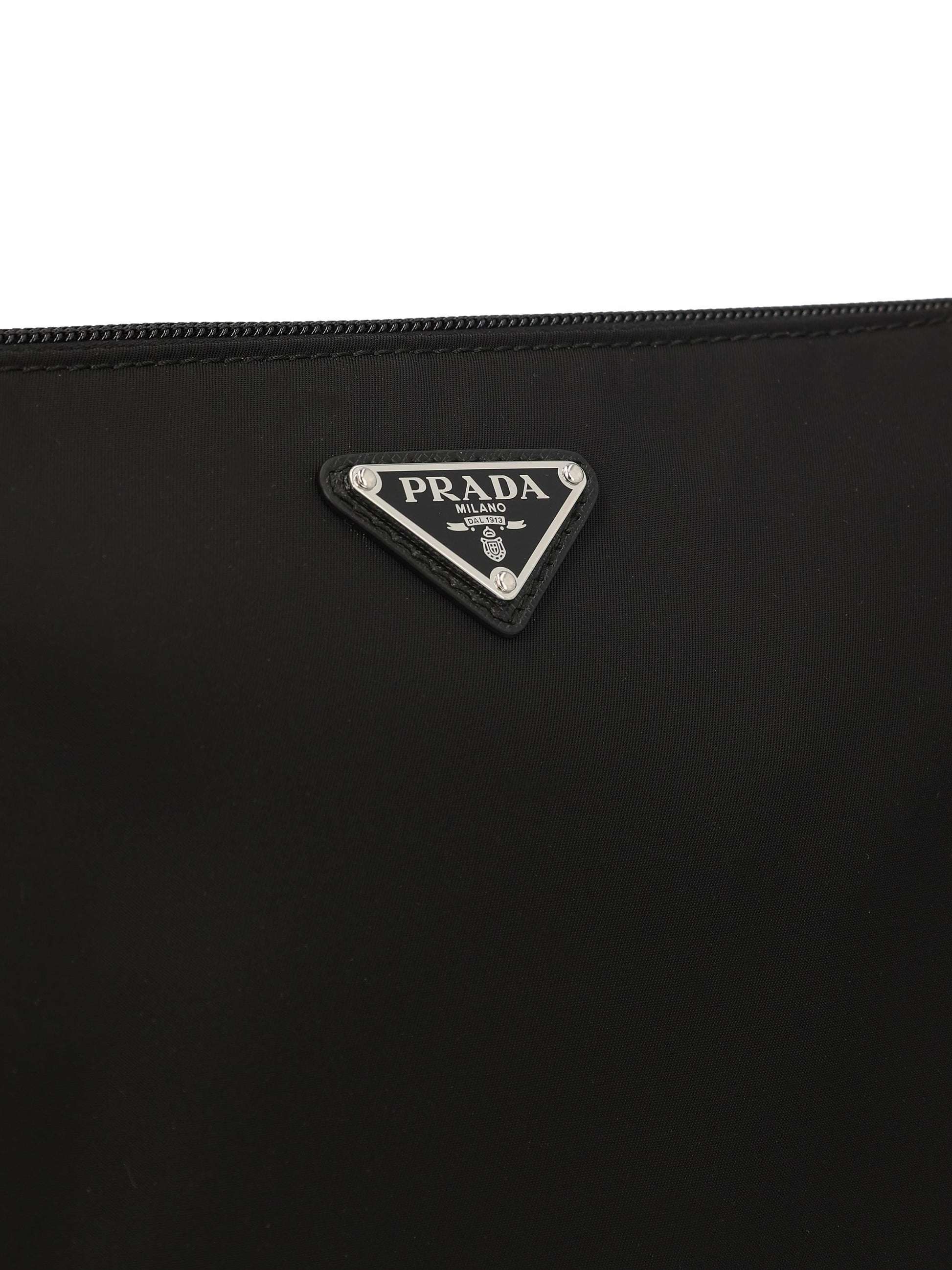 Necessaire realizzato in re-nylon e saffiano. 2NE789 2DMHF0002 PRADA 