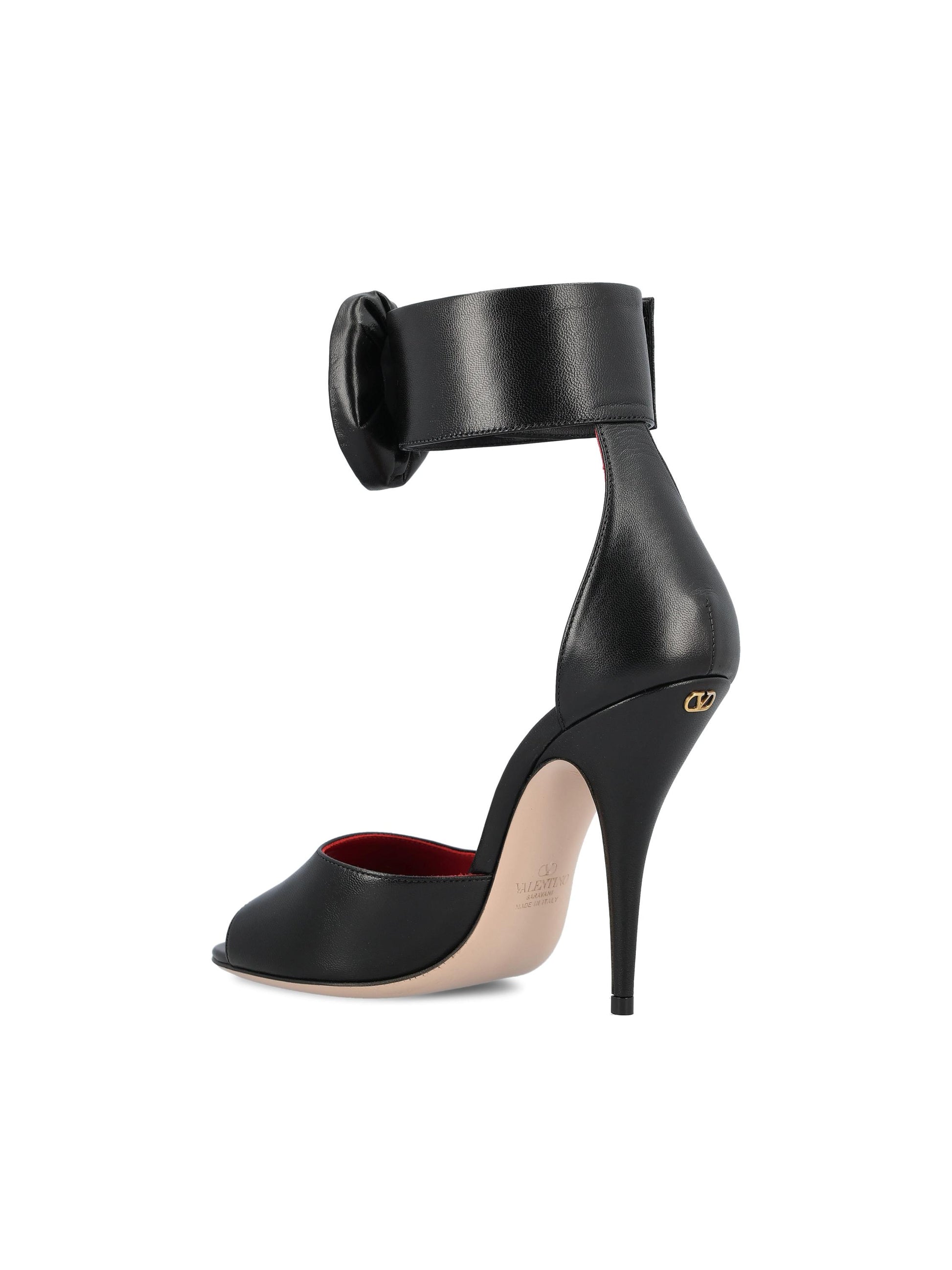 Sandalo realizzato in pelle. 7W0S0MY5RDW N78 VALENTINO GARAVANI 