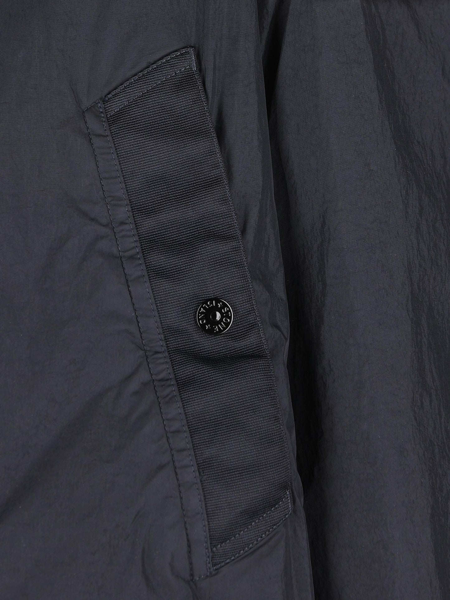 Giacca realizzata in poliammide. 4100001 S0A23V0020 STONE ISLAND 