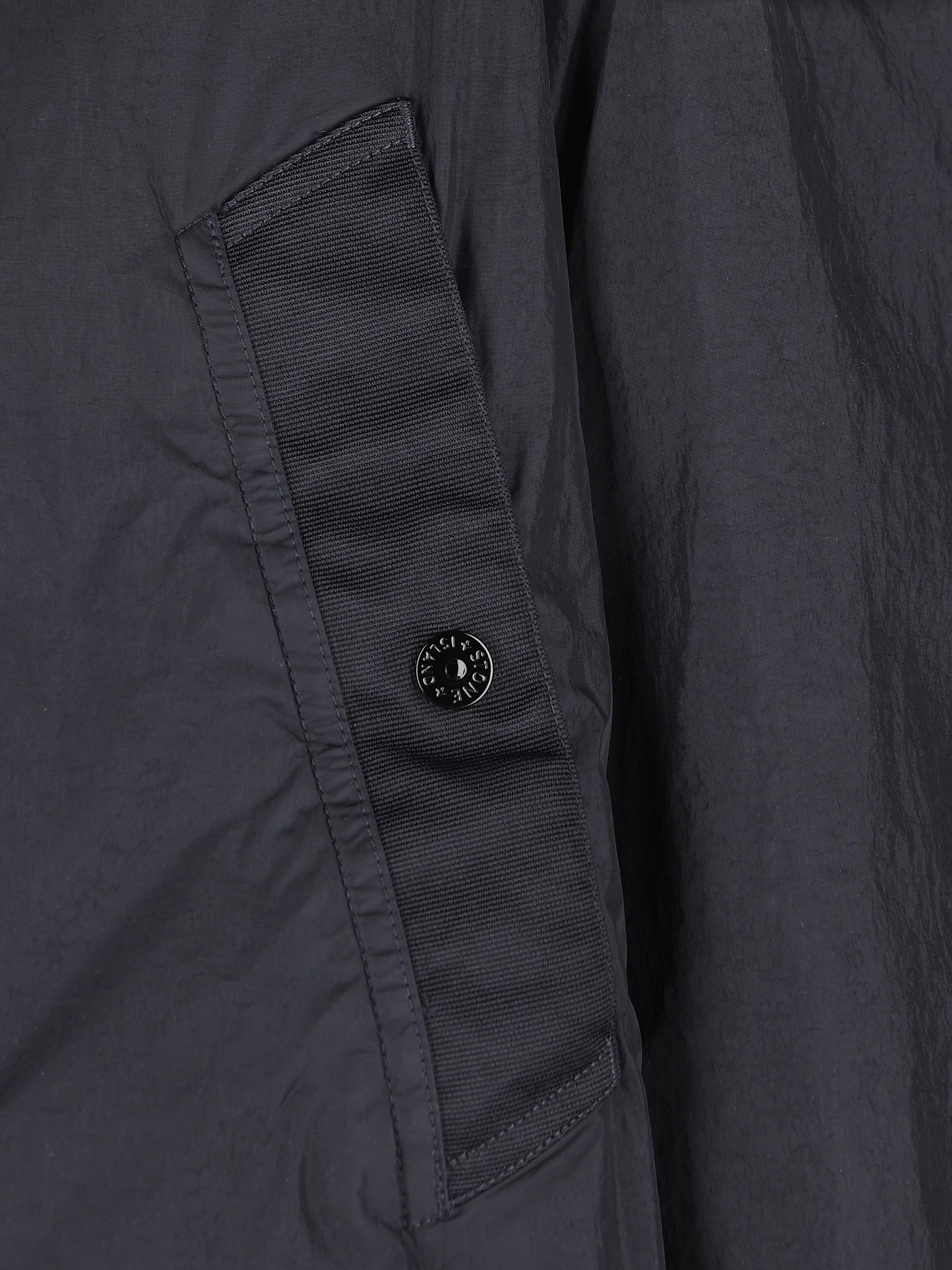 Giacca realizzata in poliammide. 4100001 S0A23V0020 STONE ISLAND 