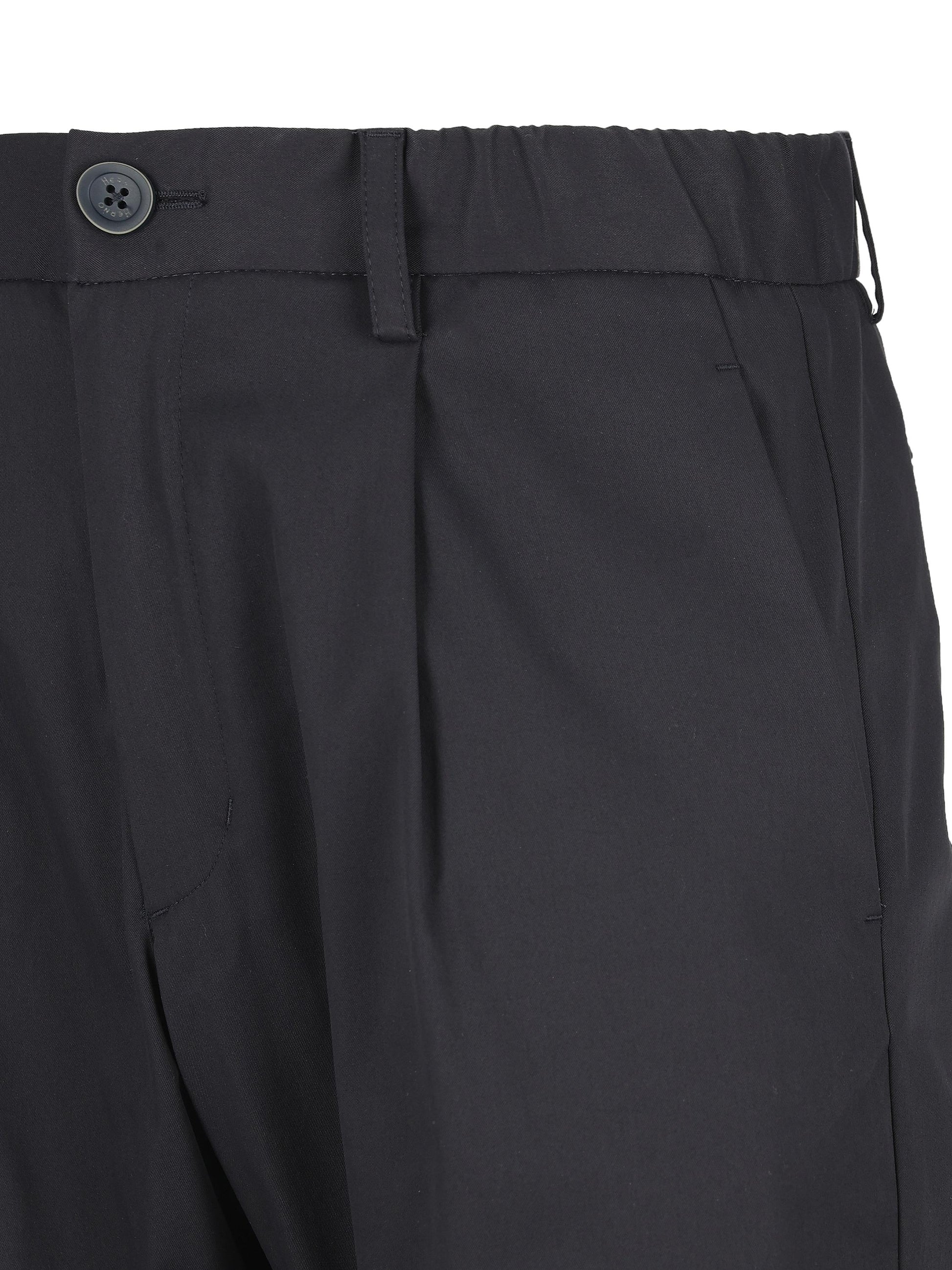 Pantaloni realizzati in poliestere e cotone. PT000091U 125319200 HERNO 