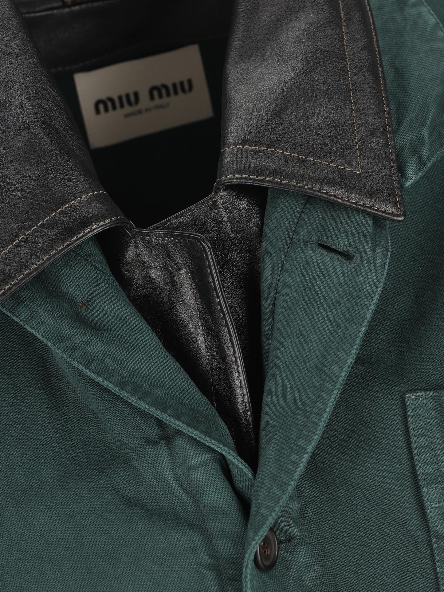 Giacca realizzata in cotone. MH2053 19R2F0422 MIU MIU 