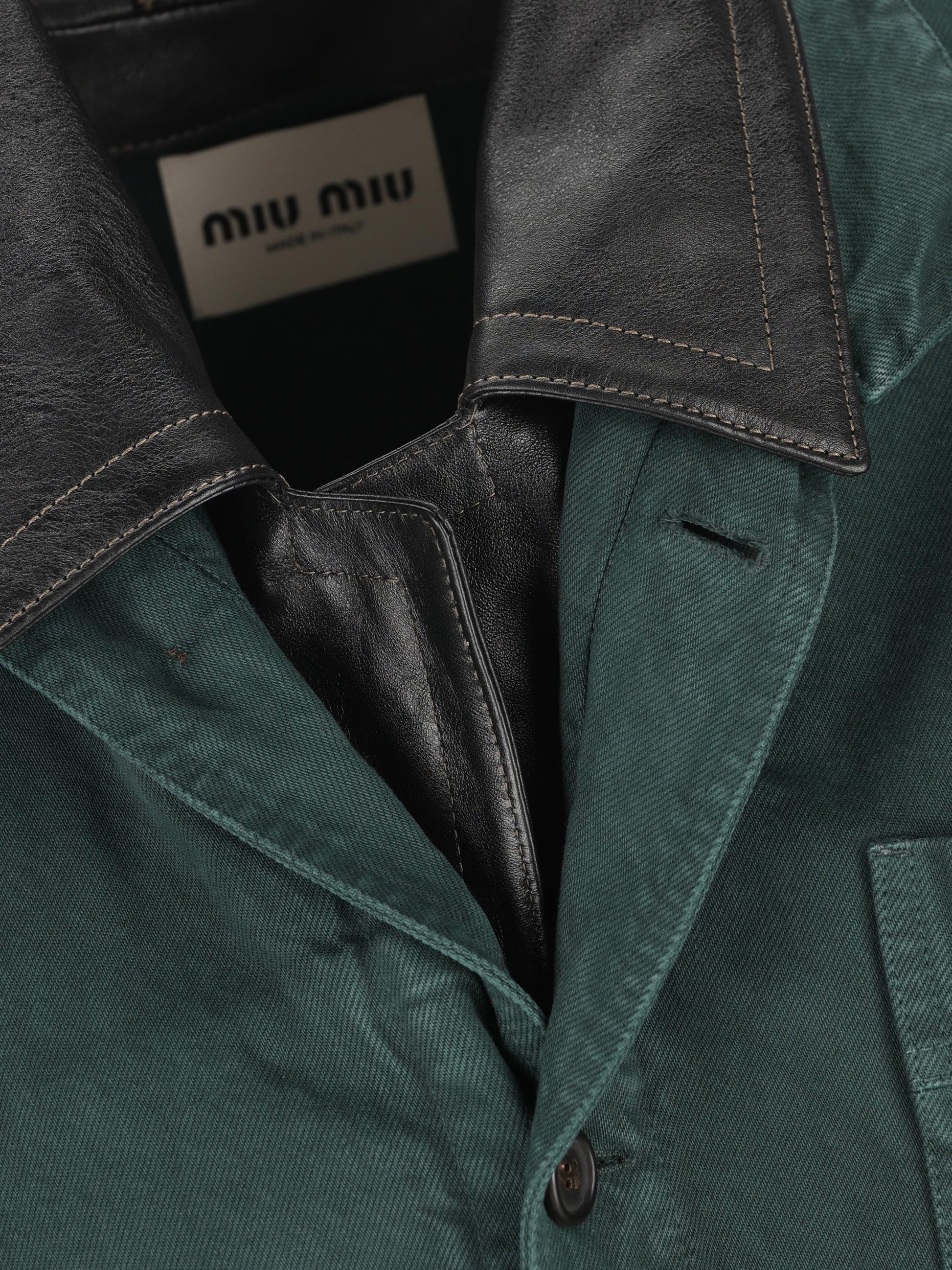 Giacca realizzata in cotone. MH2053 19R2F0422 MIU MIU 