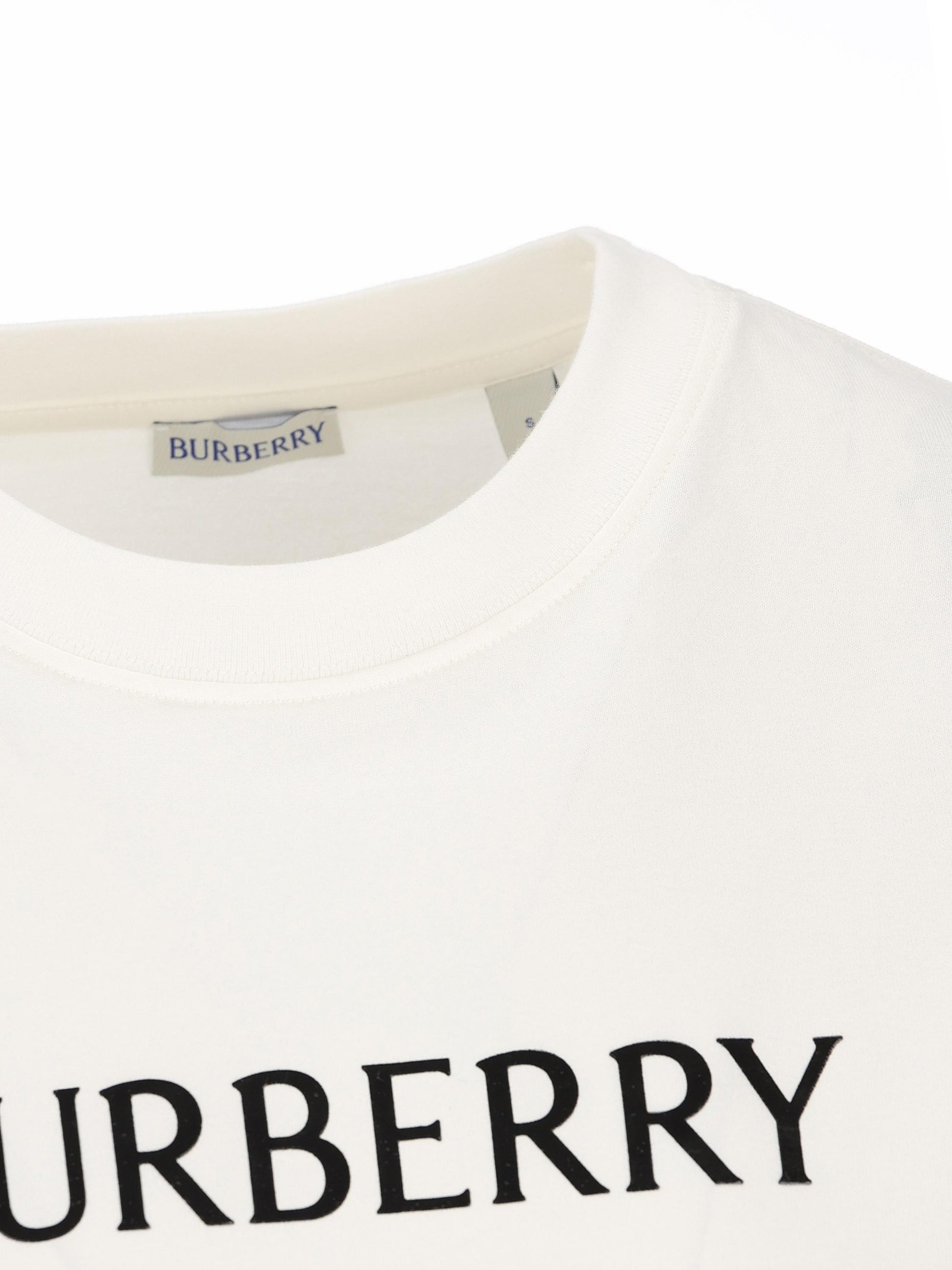 T-Shirt realizzata in cotone. 8118978 B7078 BURBERRY 