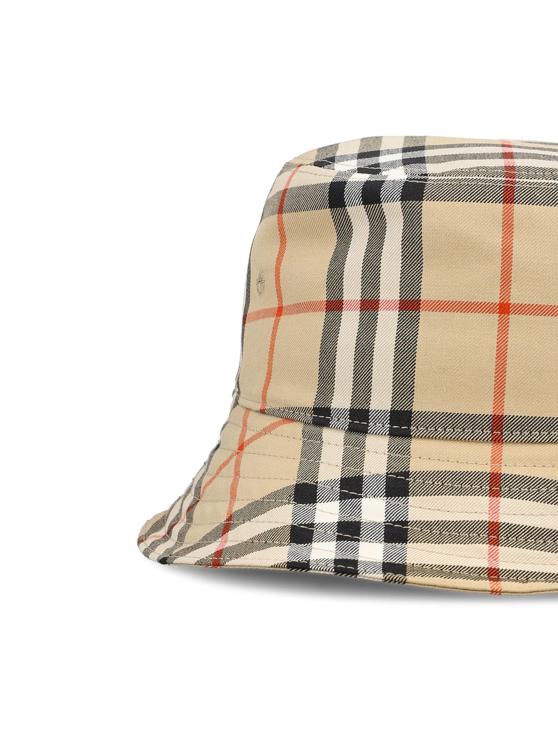 Cappello da pescatore realizzato in cotone. 8122481 B9368 BURBERRY 