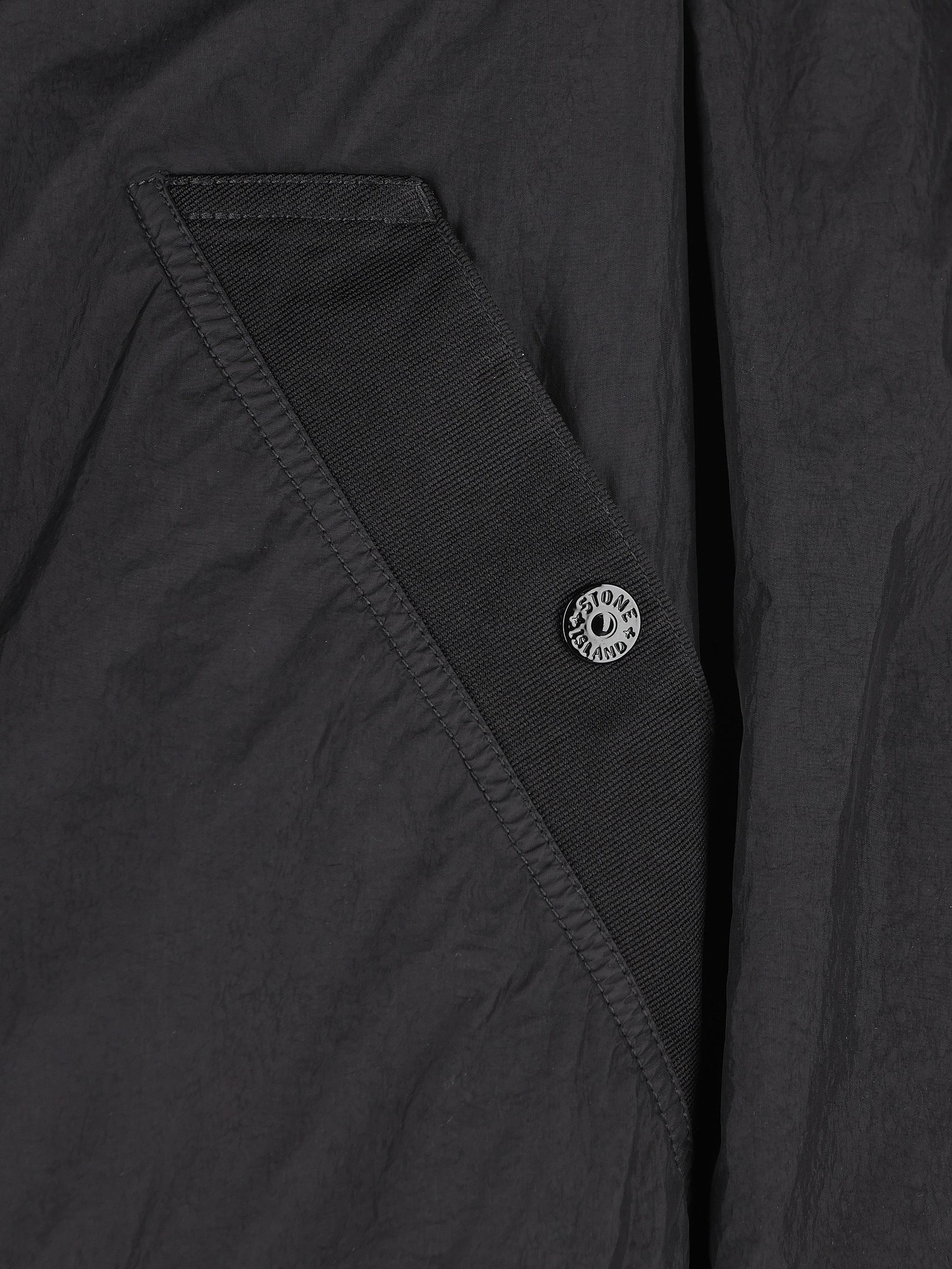 Giacca realizzata in nylon. 4100111 S0A23V0029 STONE ISLAND 