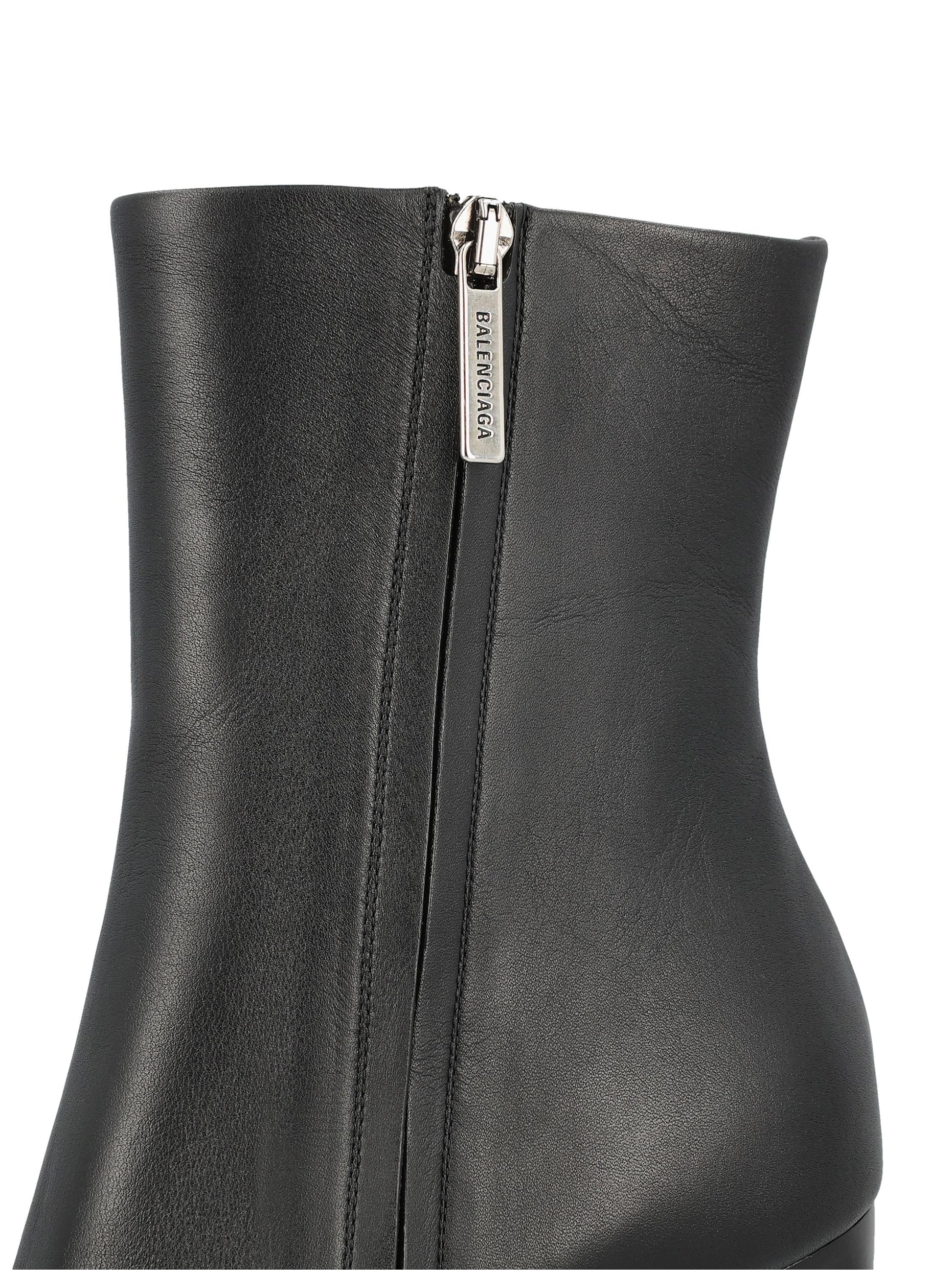 Stivali realizzati in pelle. 844897 WBDH51081 BALENCIAGA 