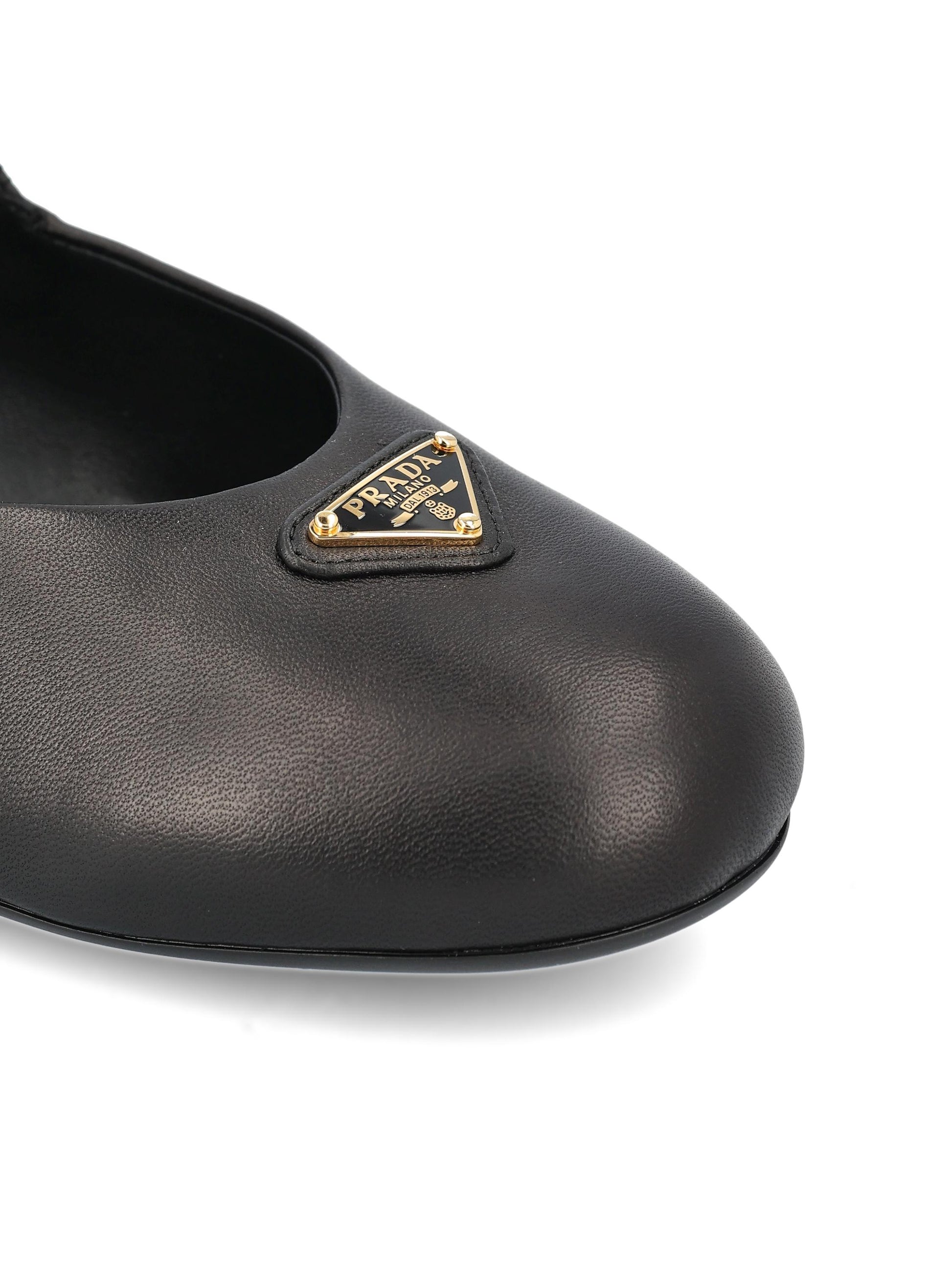 Ballerine realizzate in pelle di agnello. 1F793N 038F0002 PRADA 