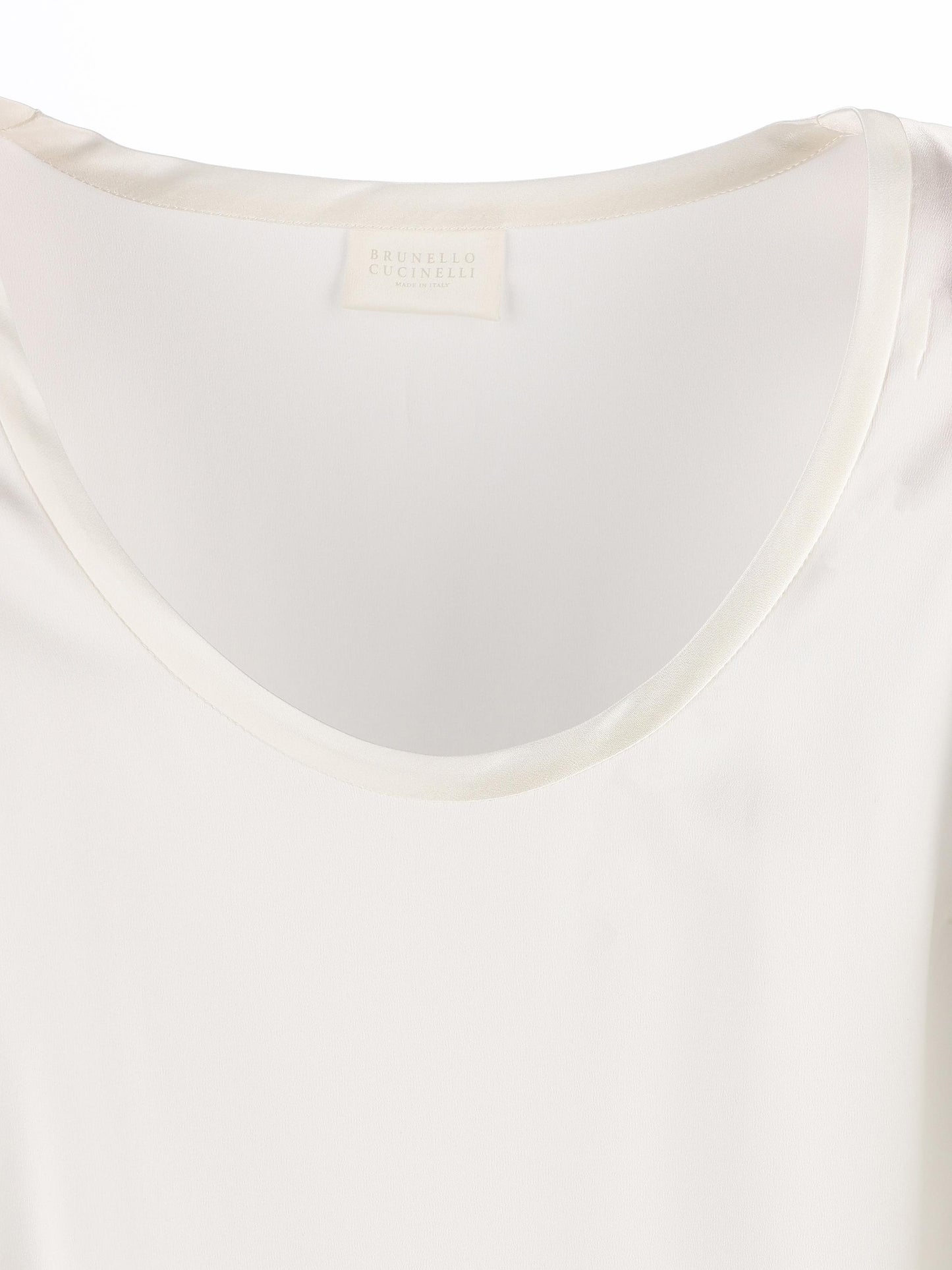 Top realizzato in seta. M0C59E0600 C600 BRUNELLO CUCINELLI 