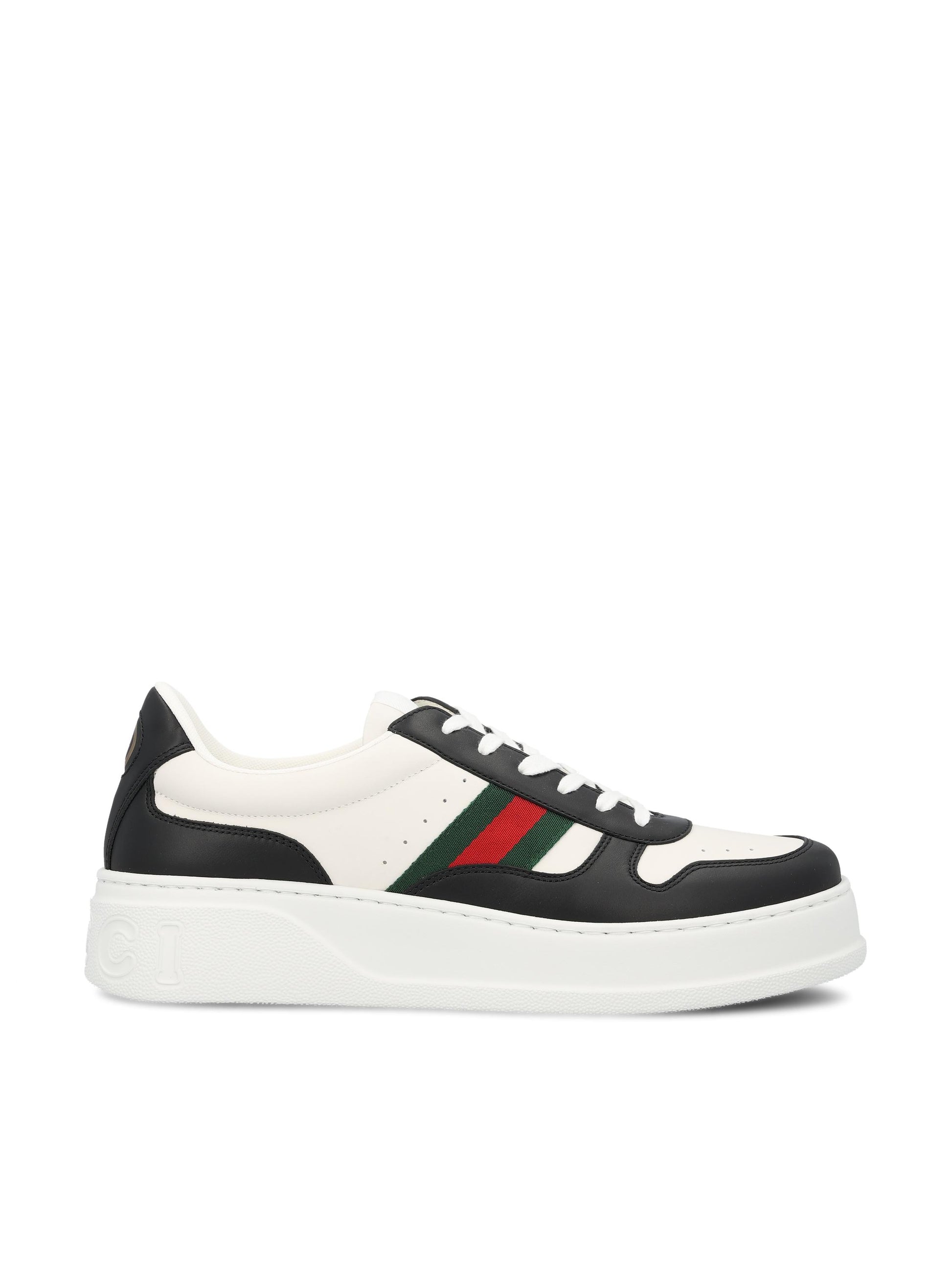 Sneakers realizzate in pelle. 848317 AAE0H1097 GUCCI 