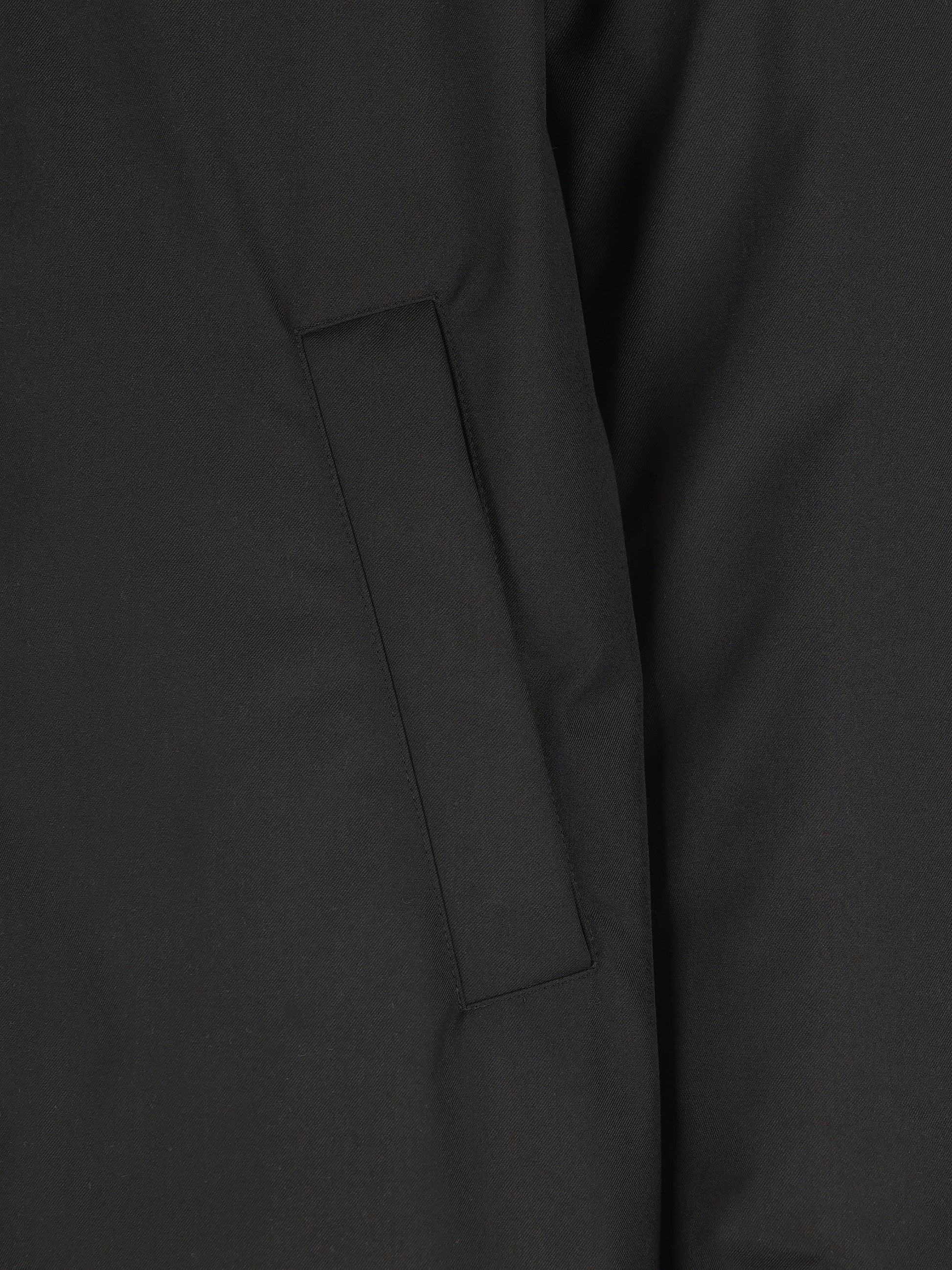 Giacca realizzata in poliestere. PI001155U 126389300 HERNO 