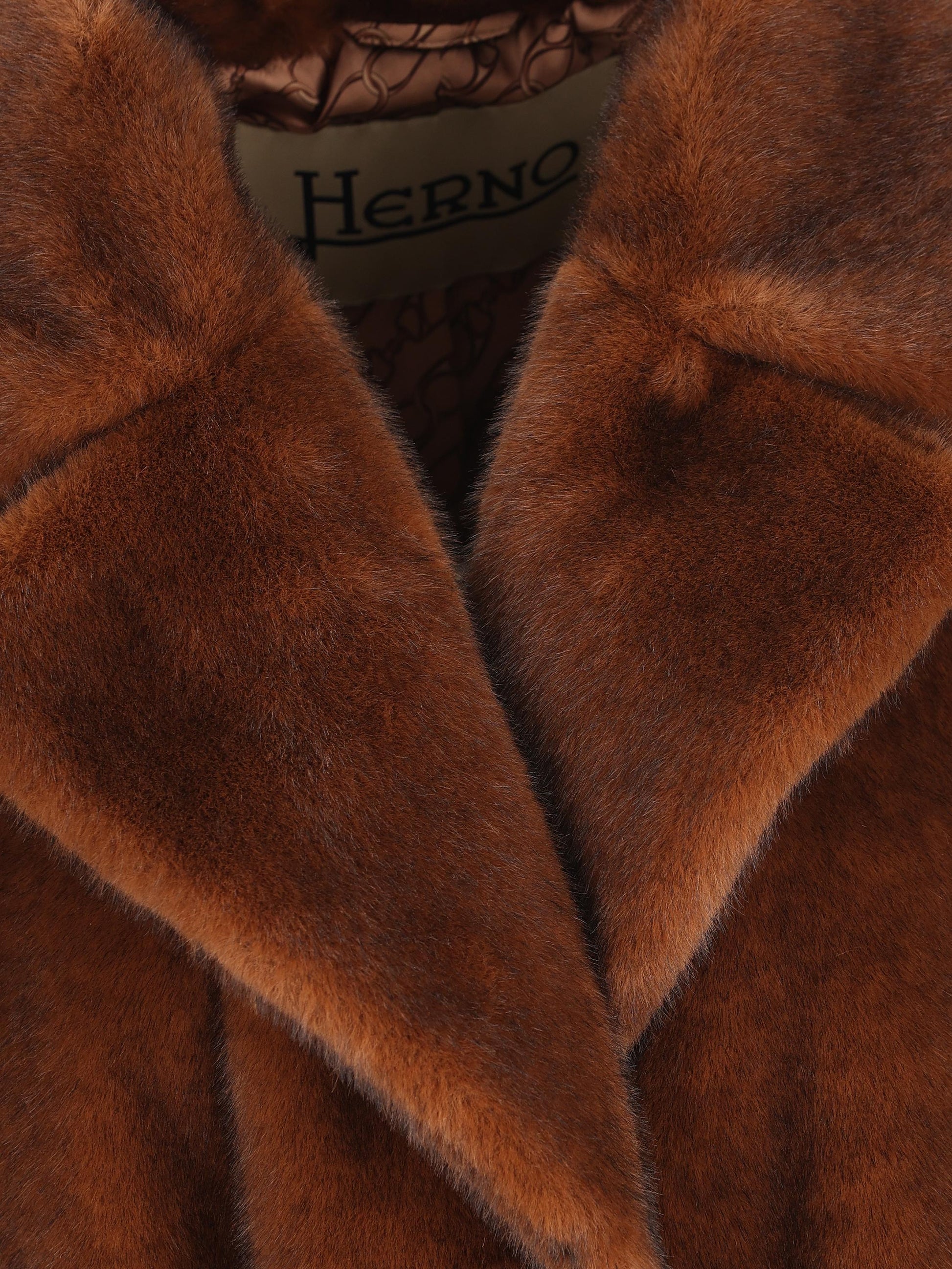 Cappotto realizzato in poliestere. CA000582D 127398800 HERNO 