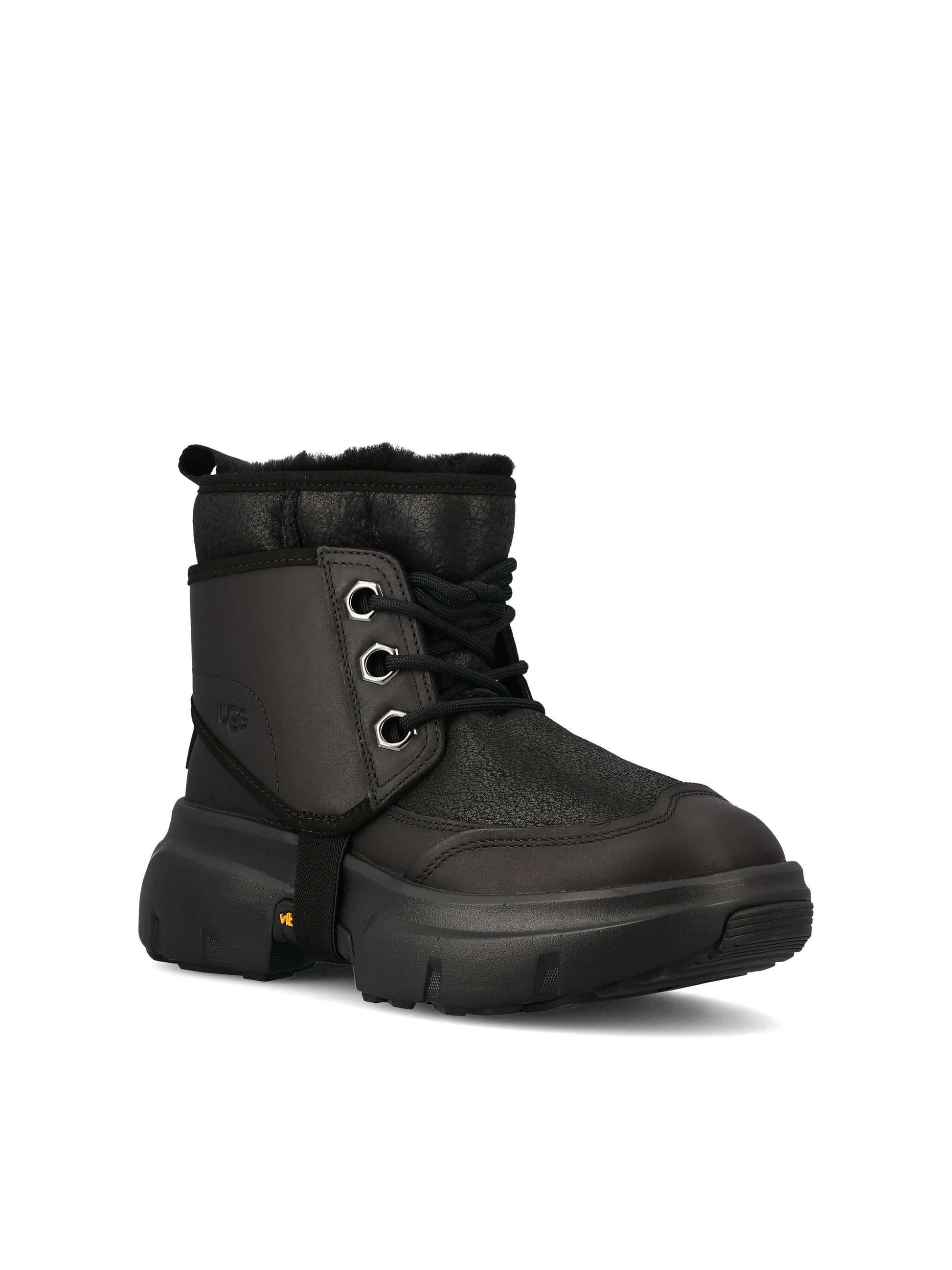 Stivali realizzati in montone. 1171351 BLK UGG 