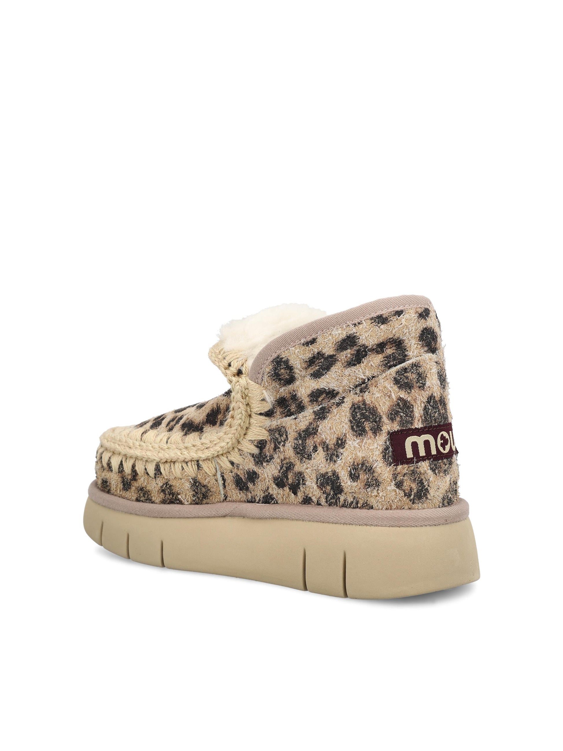 Sneakers realizzate in pregiato camoscio e pelle di montone. FW531018R HCLEOB MOU 