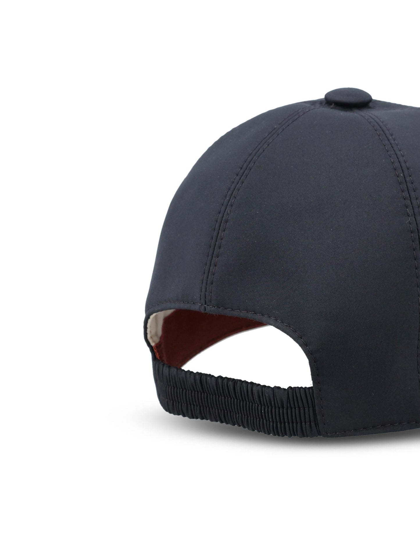 Cappellino realizzato in microfibra. FAP9958 B1GJ LORO PIANA 