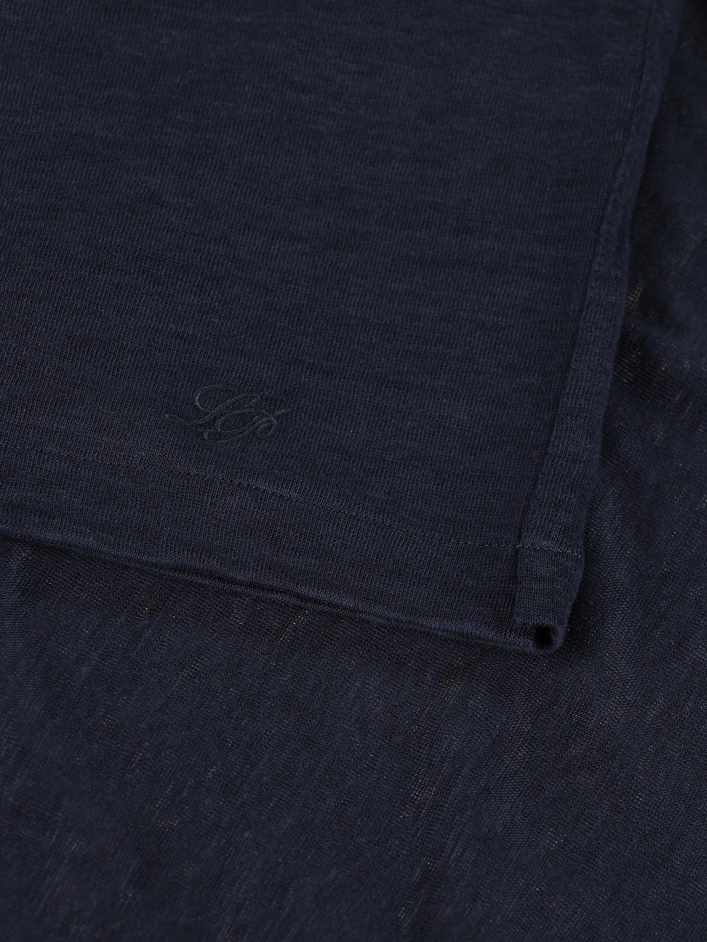 T-Shirt realizzata in lino. FAM8107 W000 LORO PIANA 