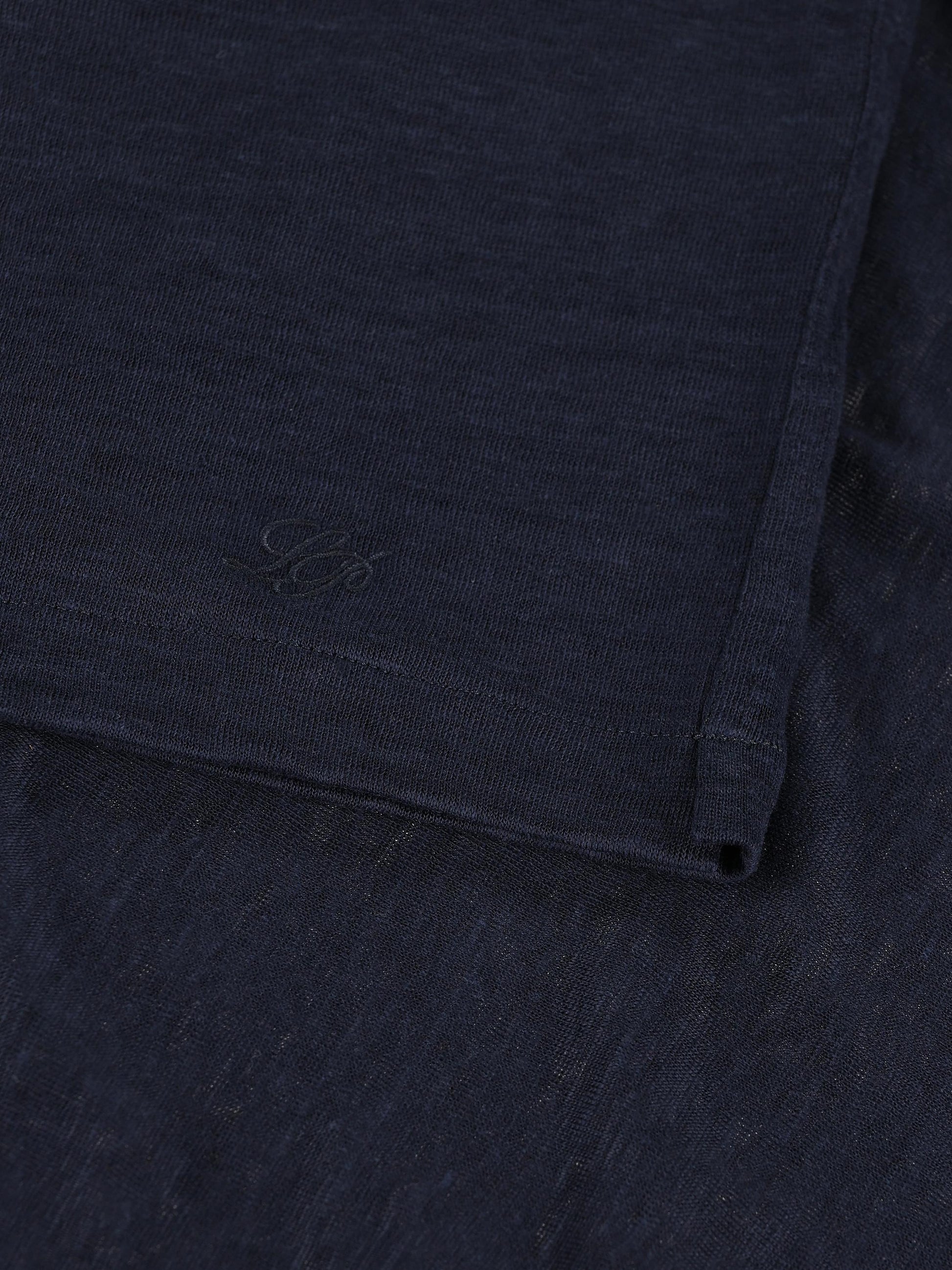 T-Shirt realizzata in lino. FAM8107 W000 LORO PIANA 