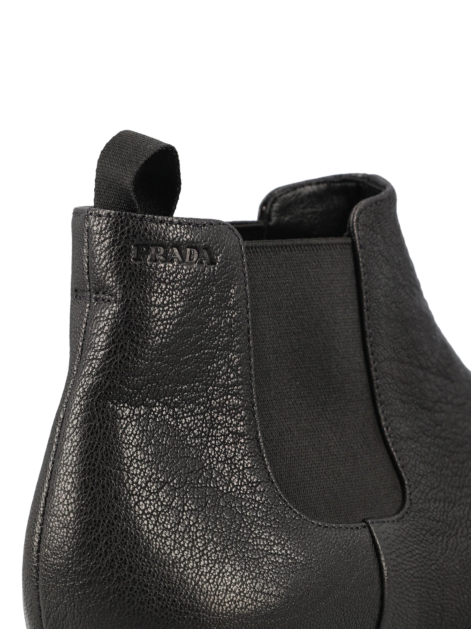 Stivaletti realizzati in pelle. 2TF036 3ACMF0002 PRADA 