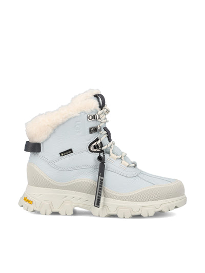 Scarponcini realizzati in pelle e materiale sintetico. 1169031 REF UGG 