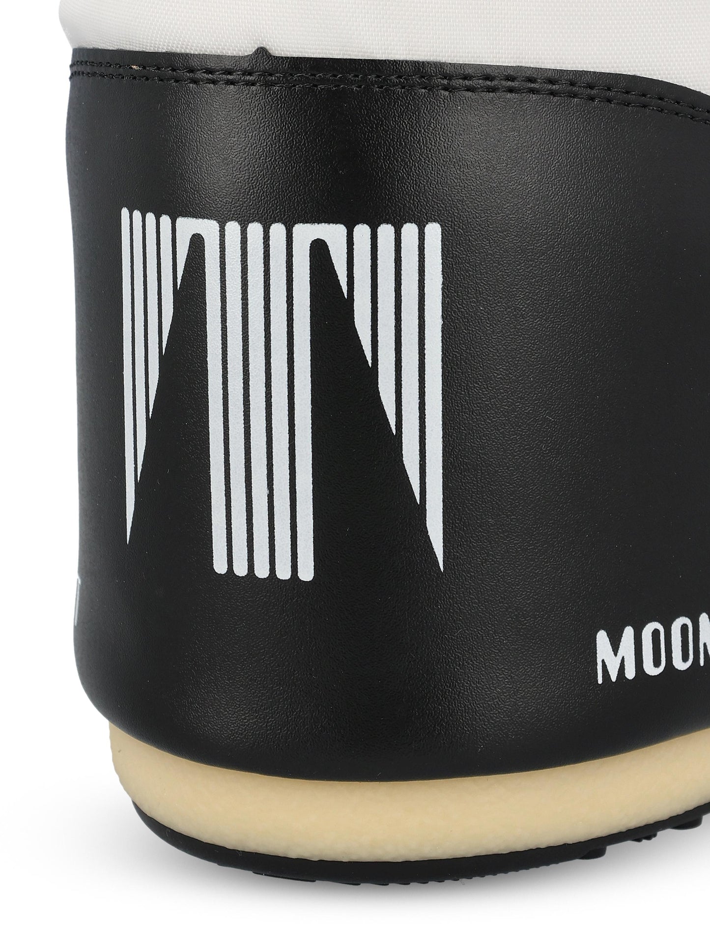 Stivali realizzati in nylon. 80D1400440 NA02 MOON BOOT 