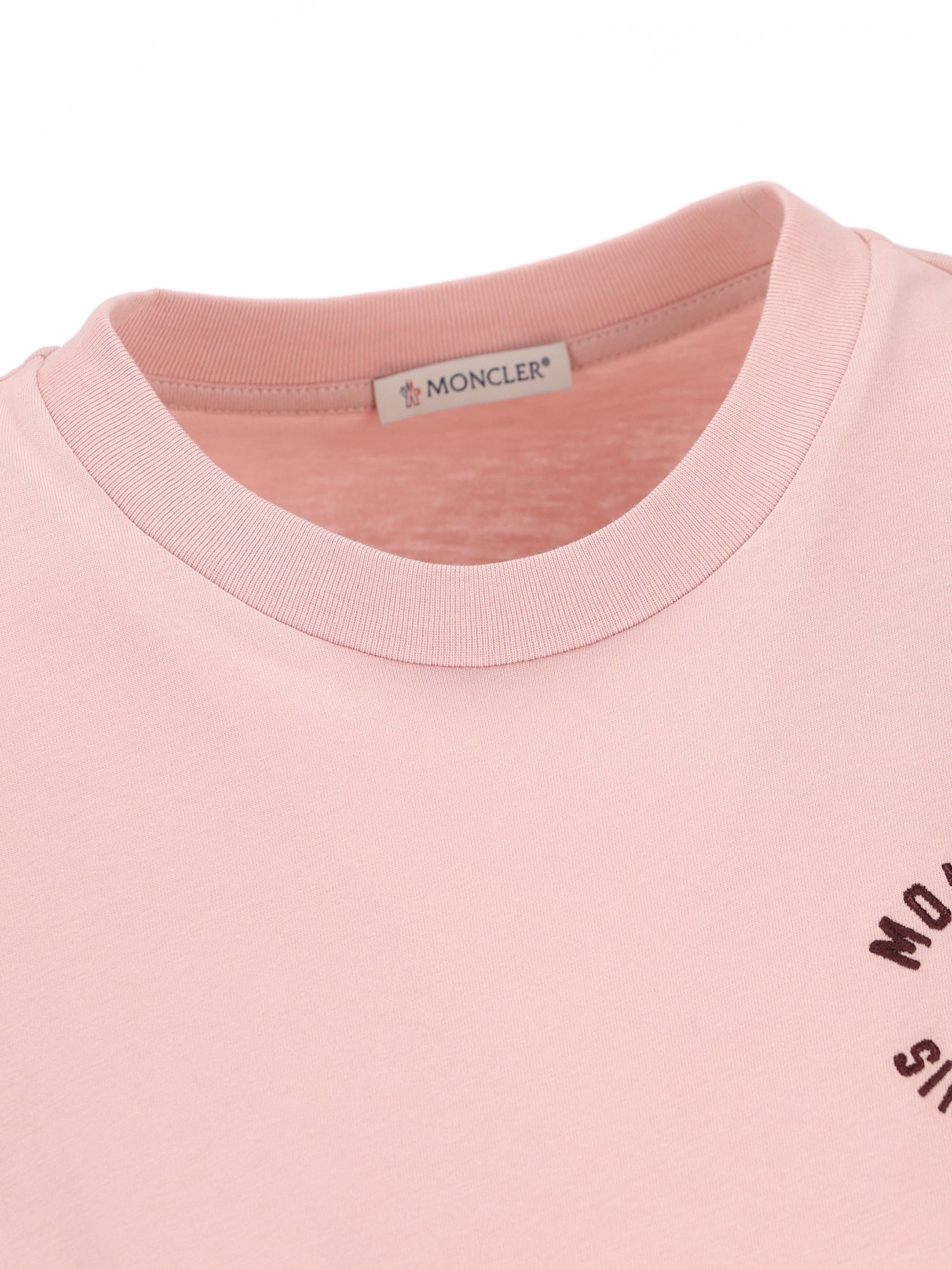 T-shirt realizzata in cotone. W8C00030 89AUO51E MONCLER 