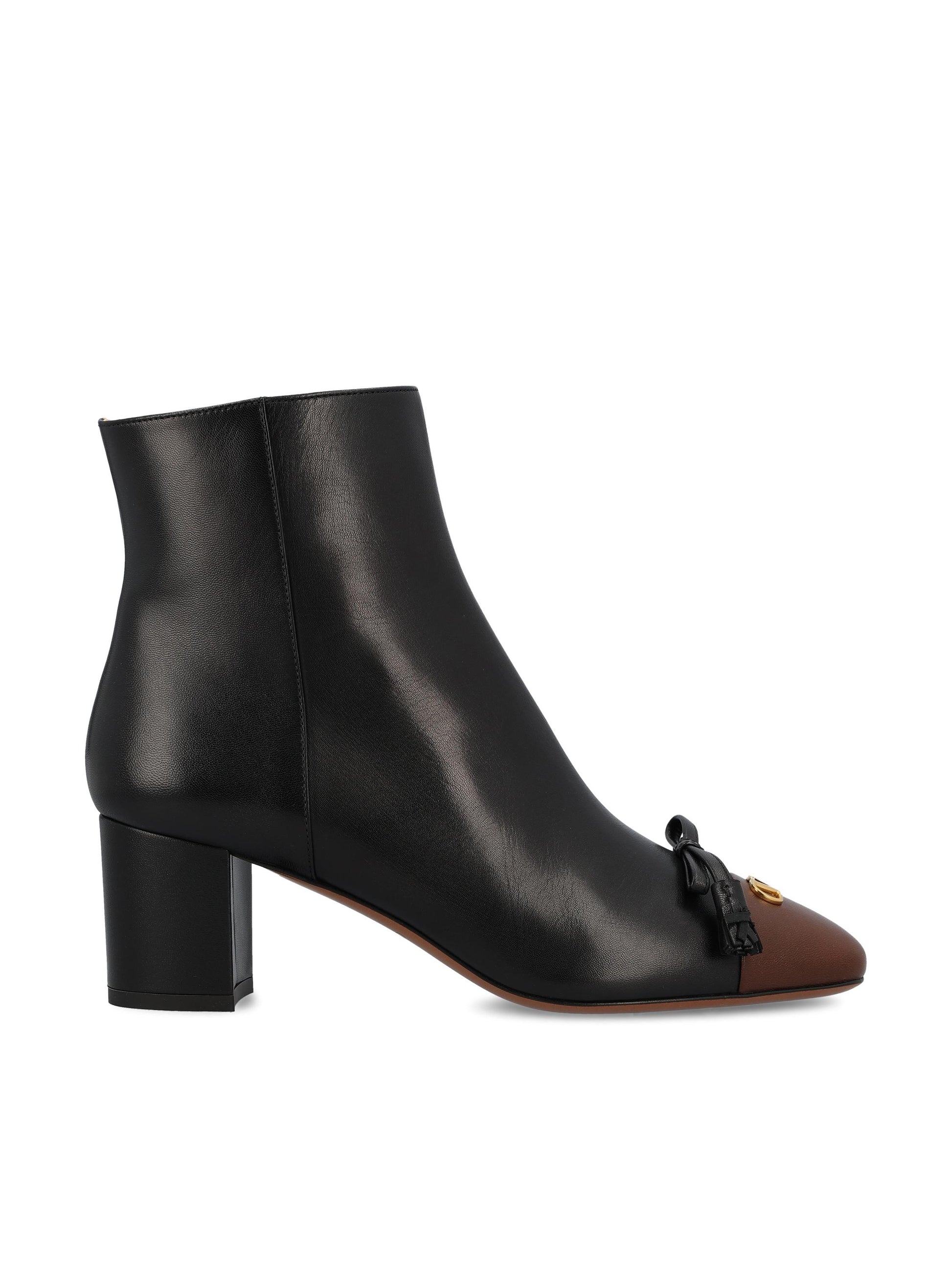 Stivaletto in pelle. 7W2S0ML4DDT BXV VALENTINO GARAVANI 