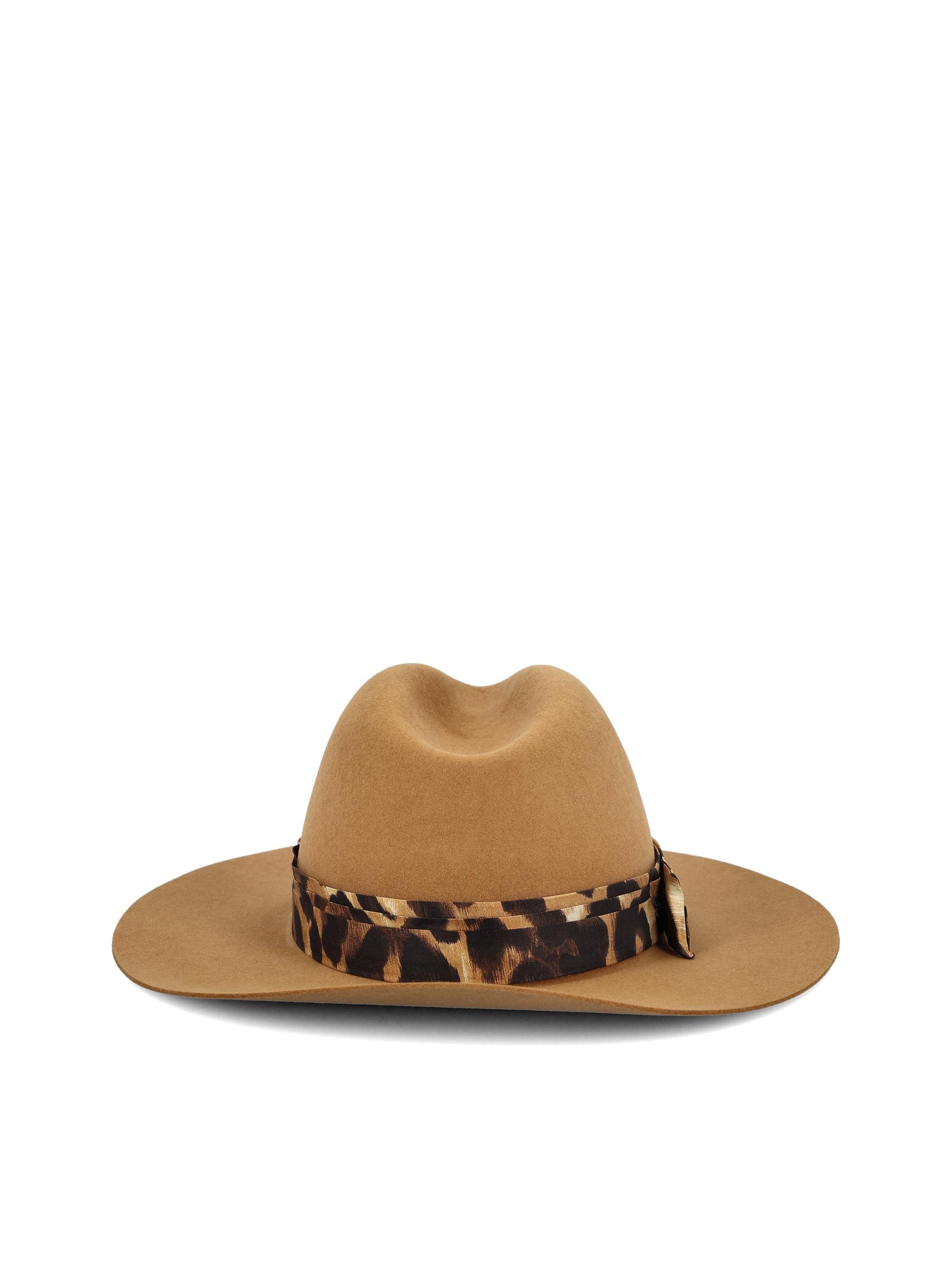 Cappello realizzato in pelliccia di coniglio. FXQ710 AVP7F0QB8 FENDI 