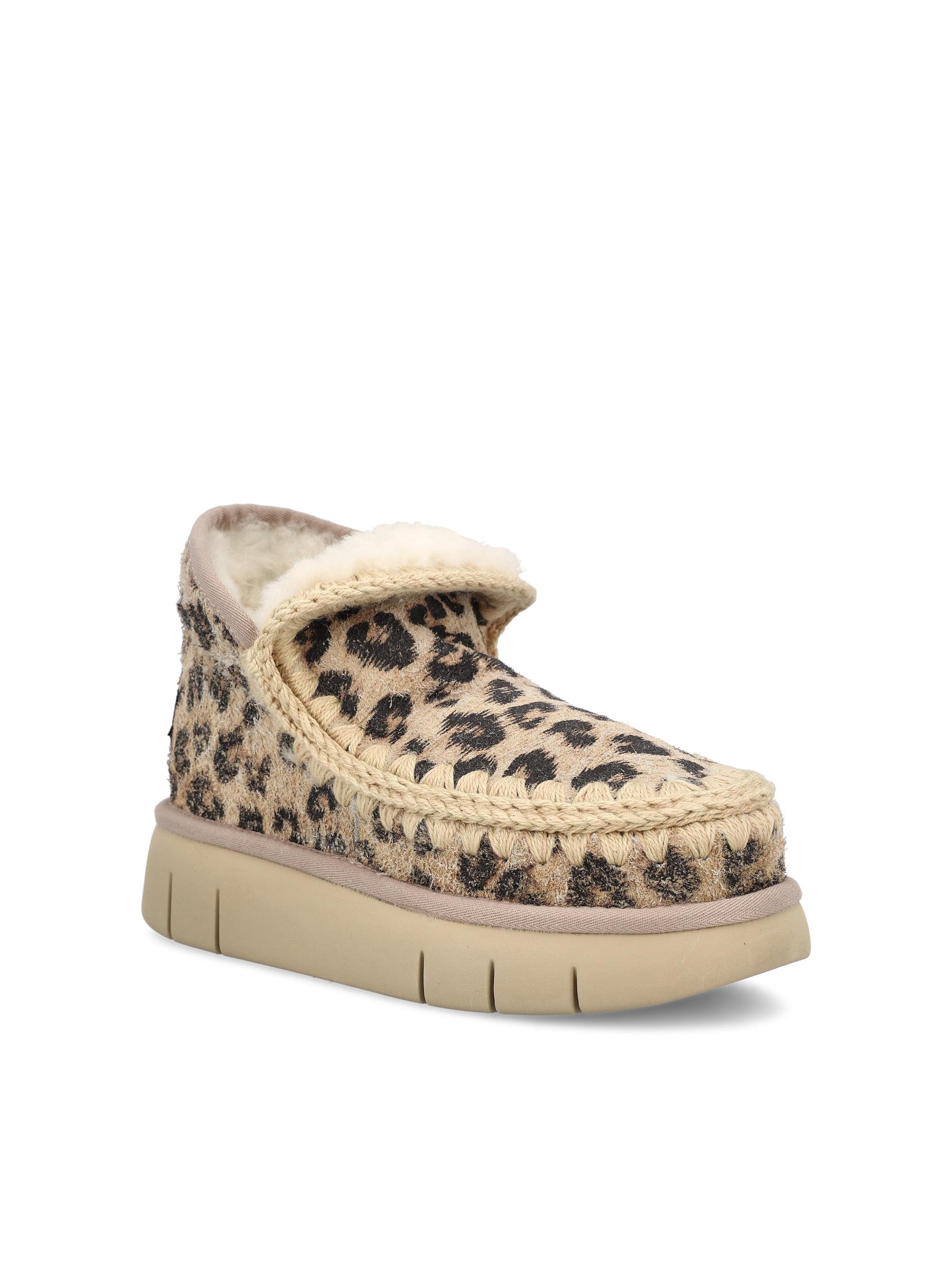 Sneakers realizzate in pregiato camoscio e pelle di montone. FW531018R HCLEOB MOU 