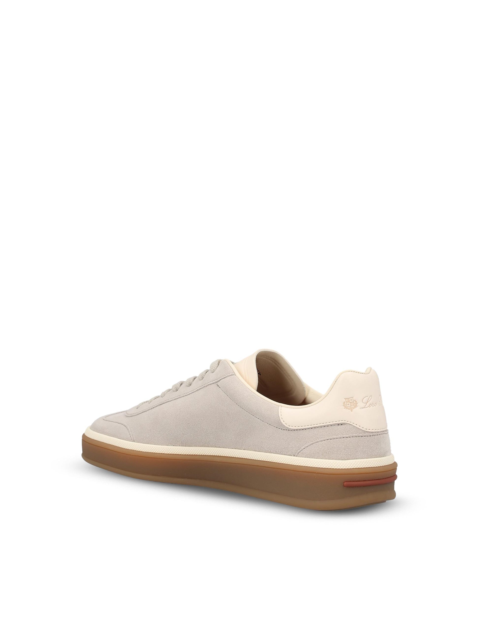 Sneakers in pelle. FAO1547 A760 LORO PIANA 