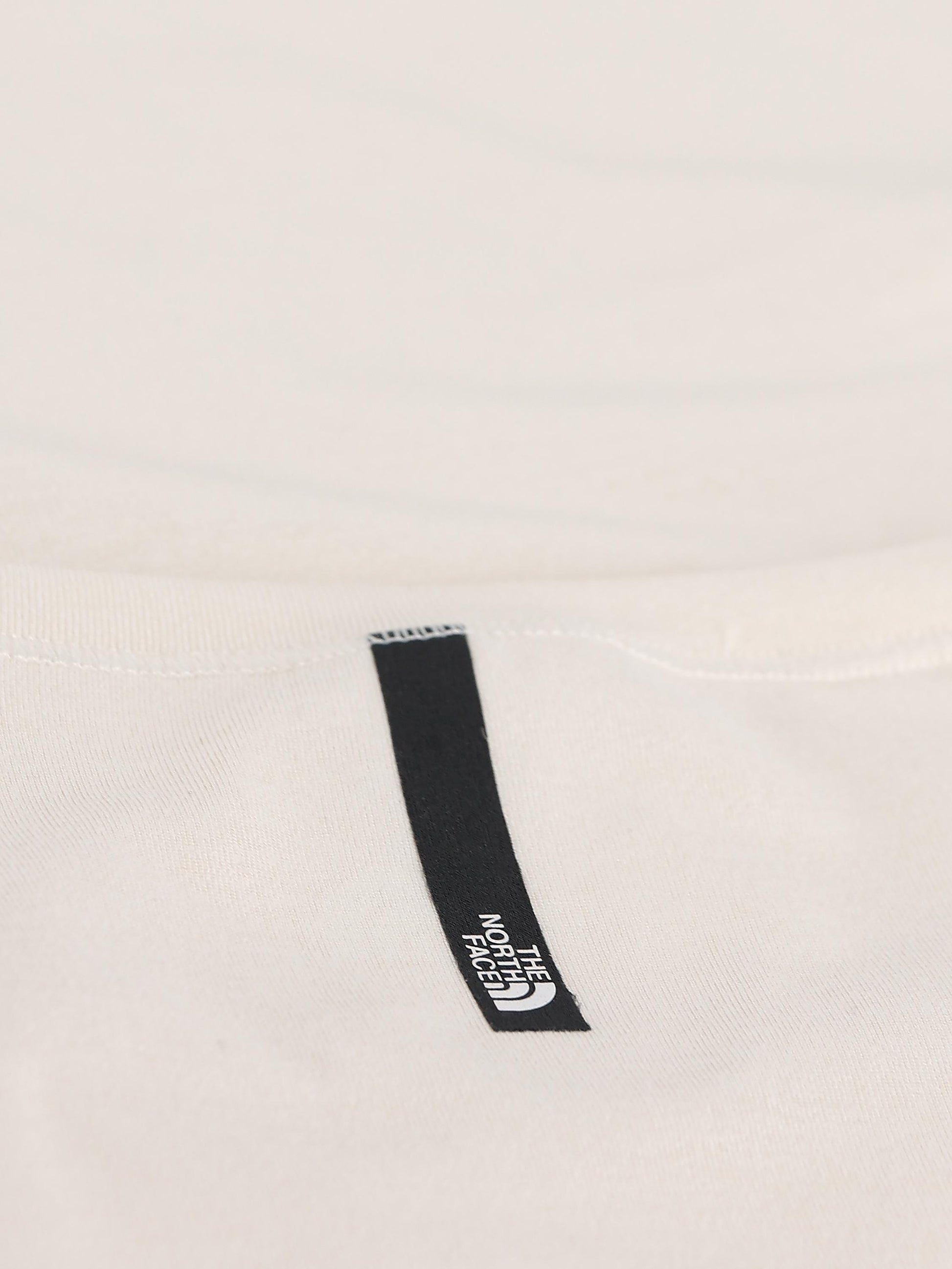 T-shirt realizzata in poliestere. NF0A8GXW QNI1 THE NORTH FACE 