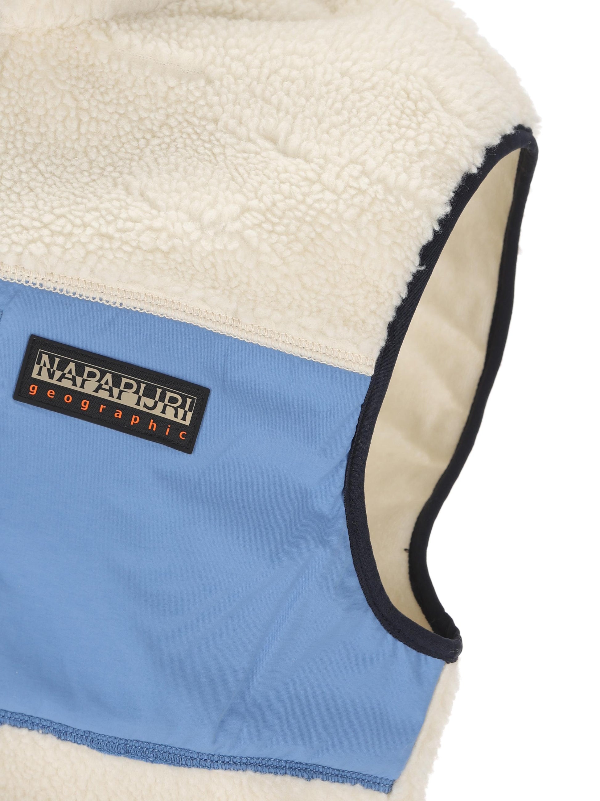 Gilet realizzato in poliestere riciclato. NP0A4HZKMCE1 CB MCE NAPAPIJRI 