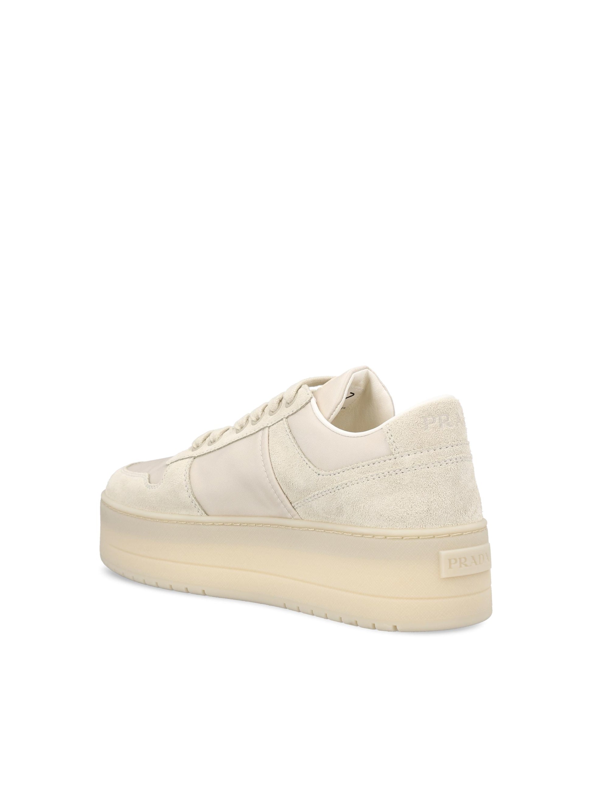 Sneakers realizzate in re-nylon e pelle scamosciata. 1E792M ZJMF0304 PRADA 