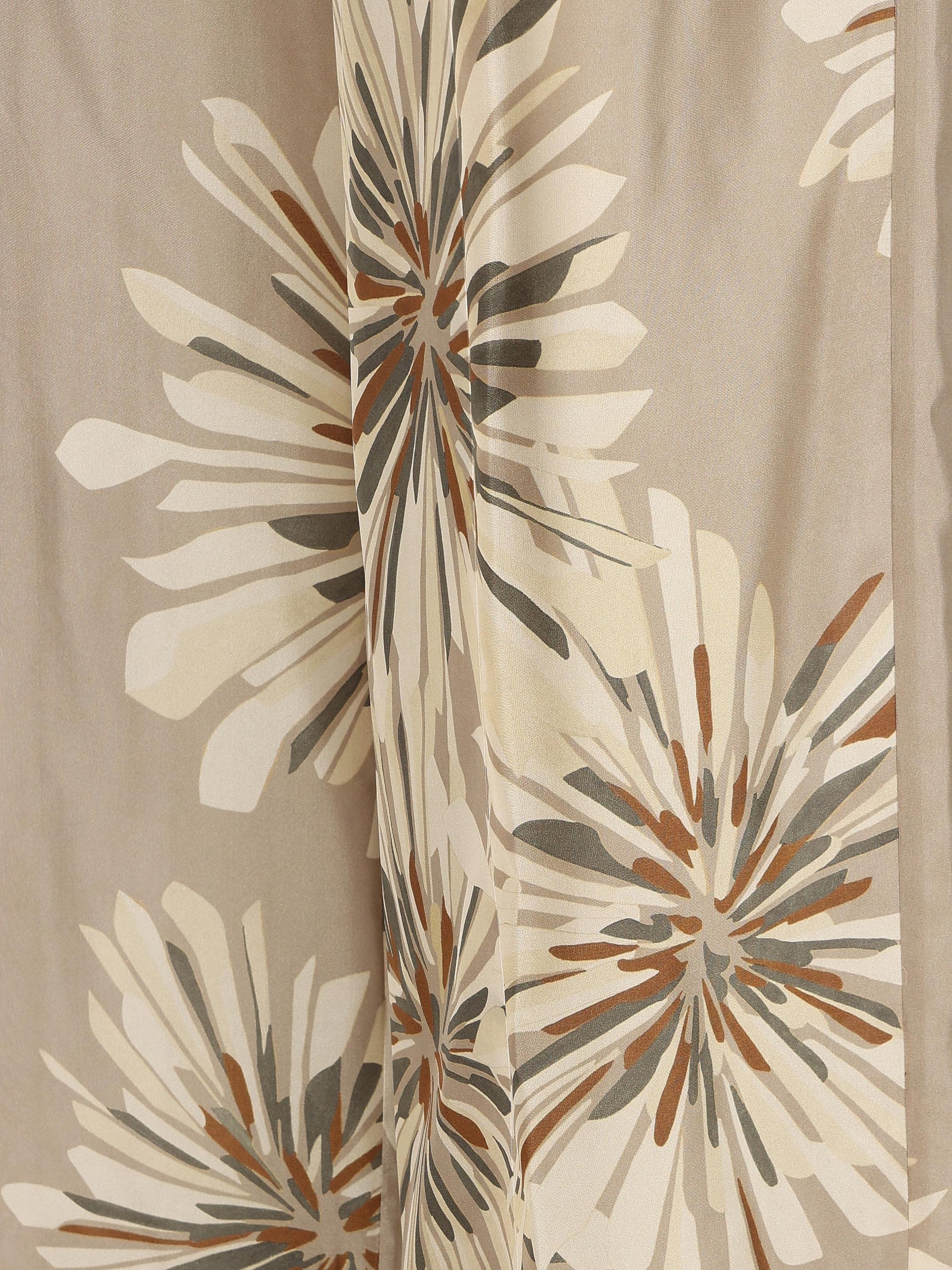 Pantaloni realizzati in seta. MQ967P9229 C009 BRUNELLO CUCINELLI 