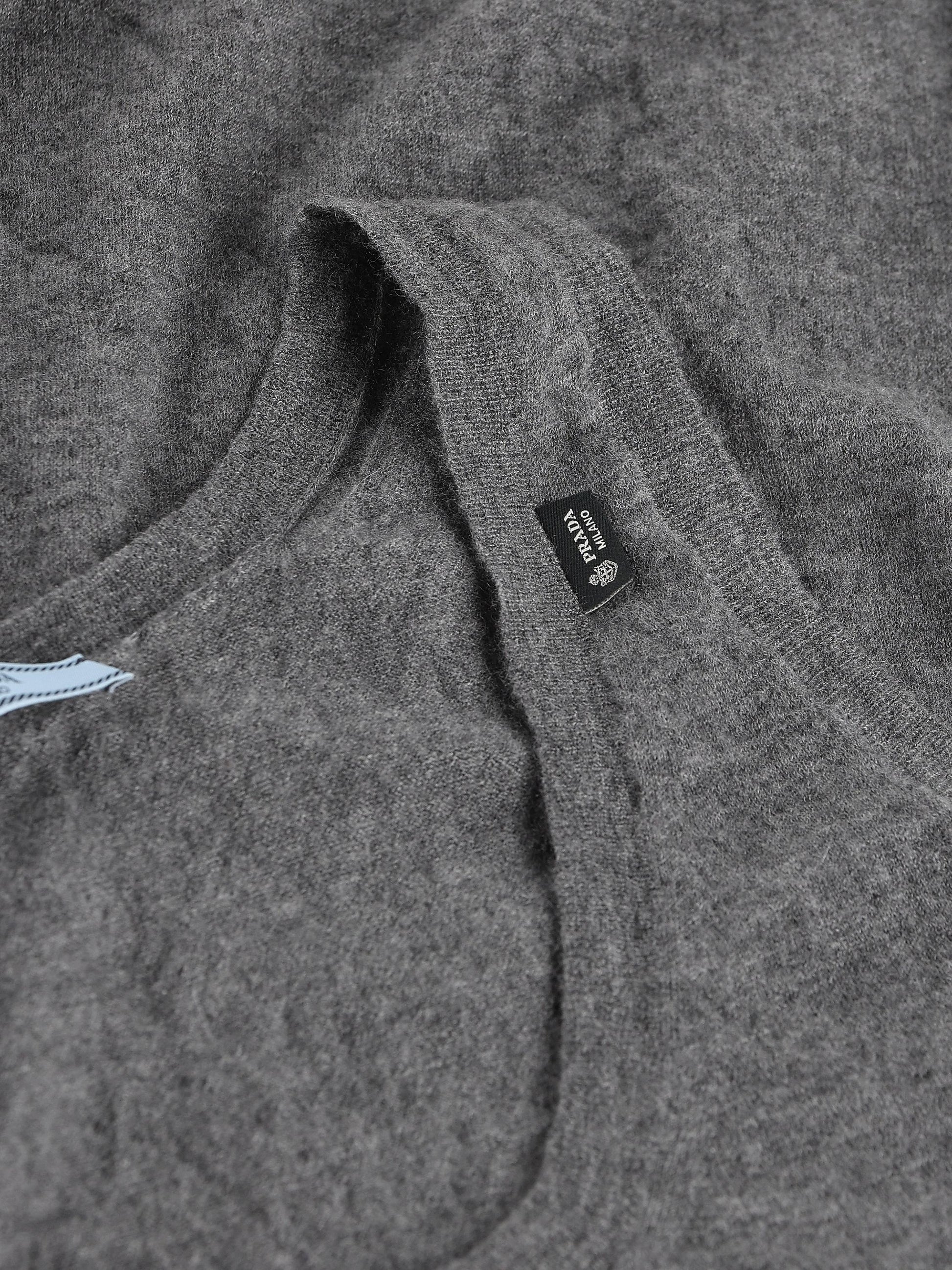 Top realizzato in cashmere P29C14 19VKF0480 PRADA 