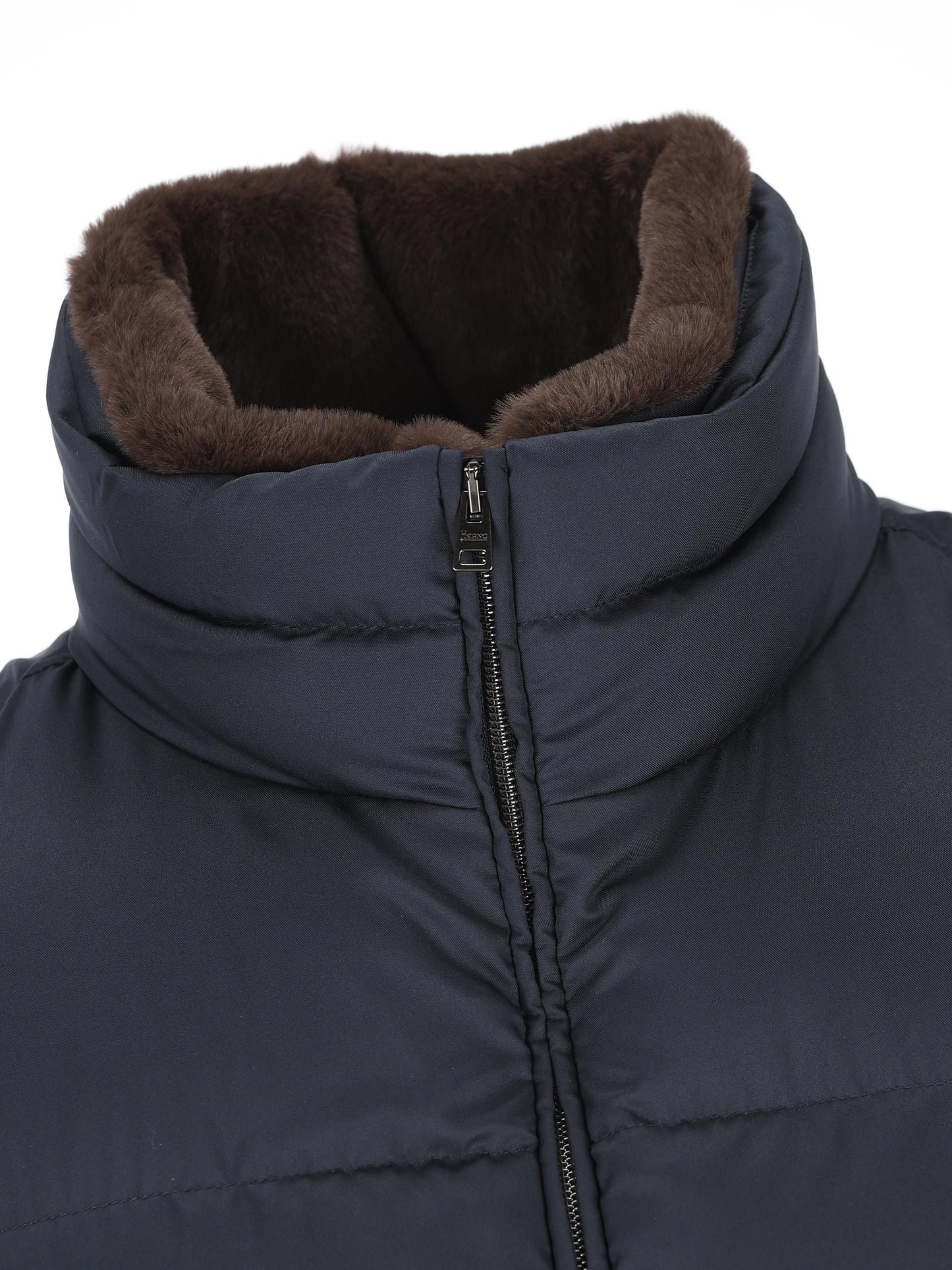 Gilet realizzato in poliestere. PI001267U 12414Z9200 HERNO 