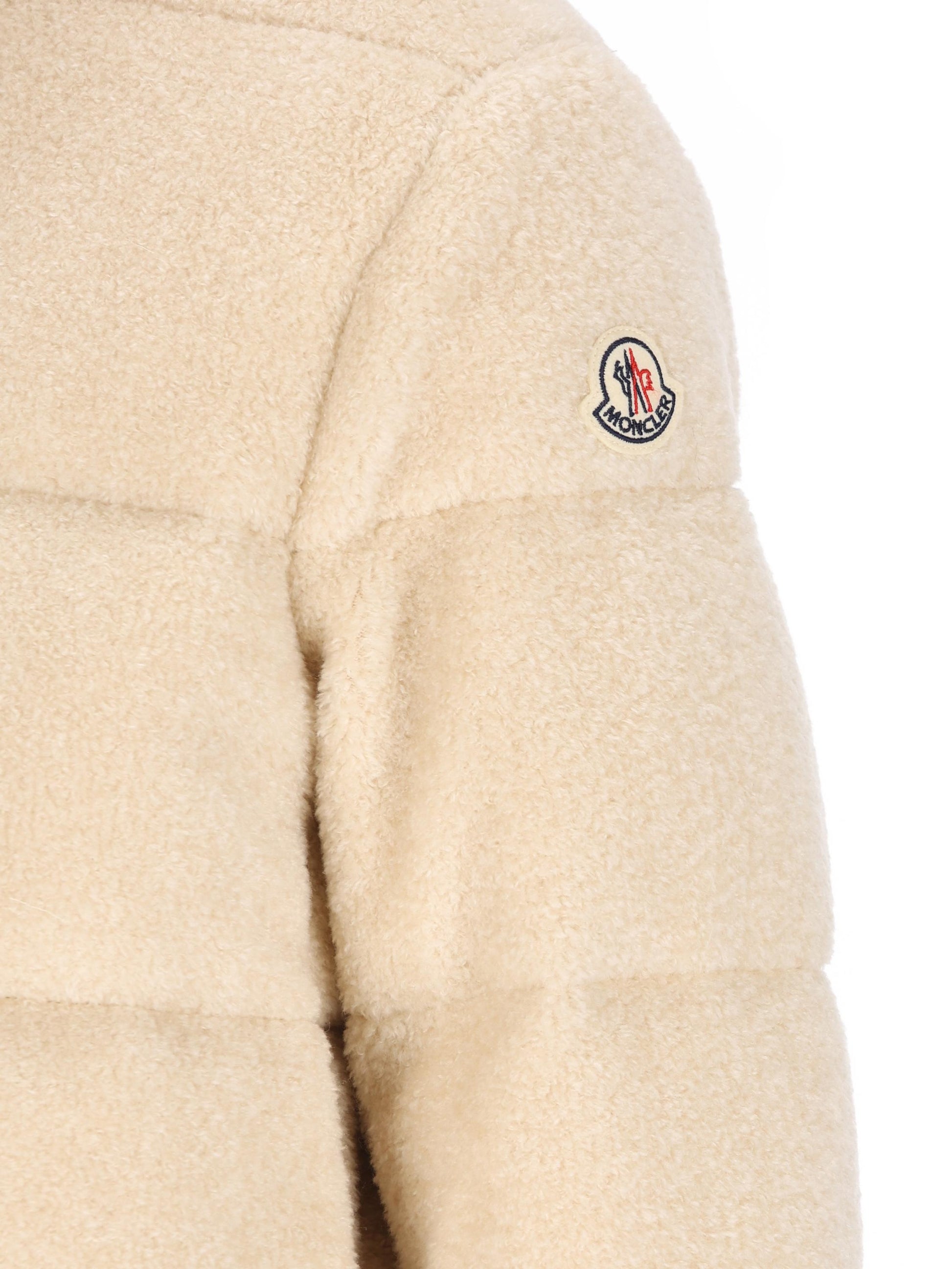Piumino realizzato in acrilica e cotone. W1A00067 89AOF050 MONCLER 