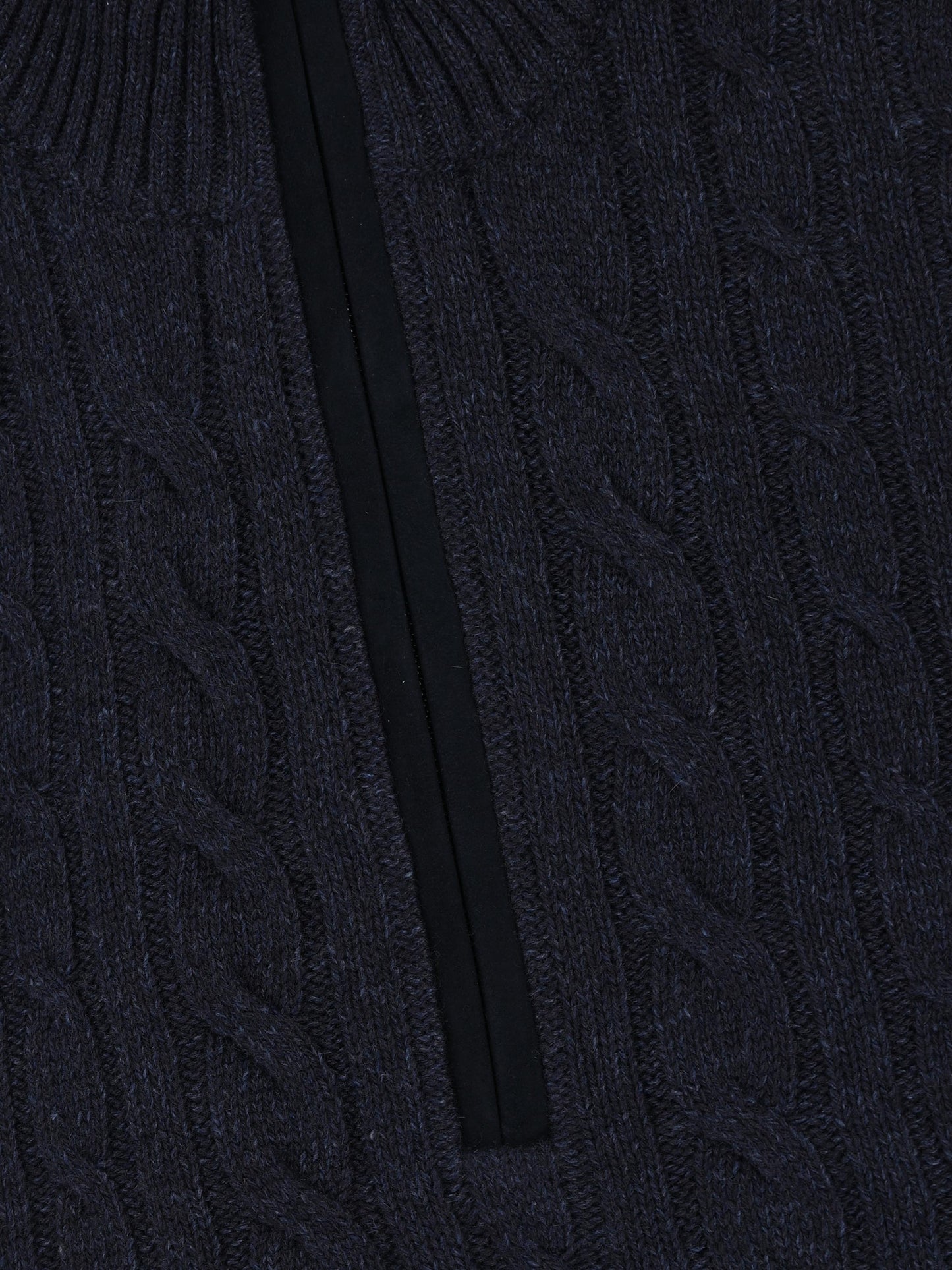 Maglia realizzata in baby cashmere. FAD7358 J348 LORO PIANA 