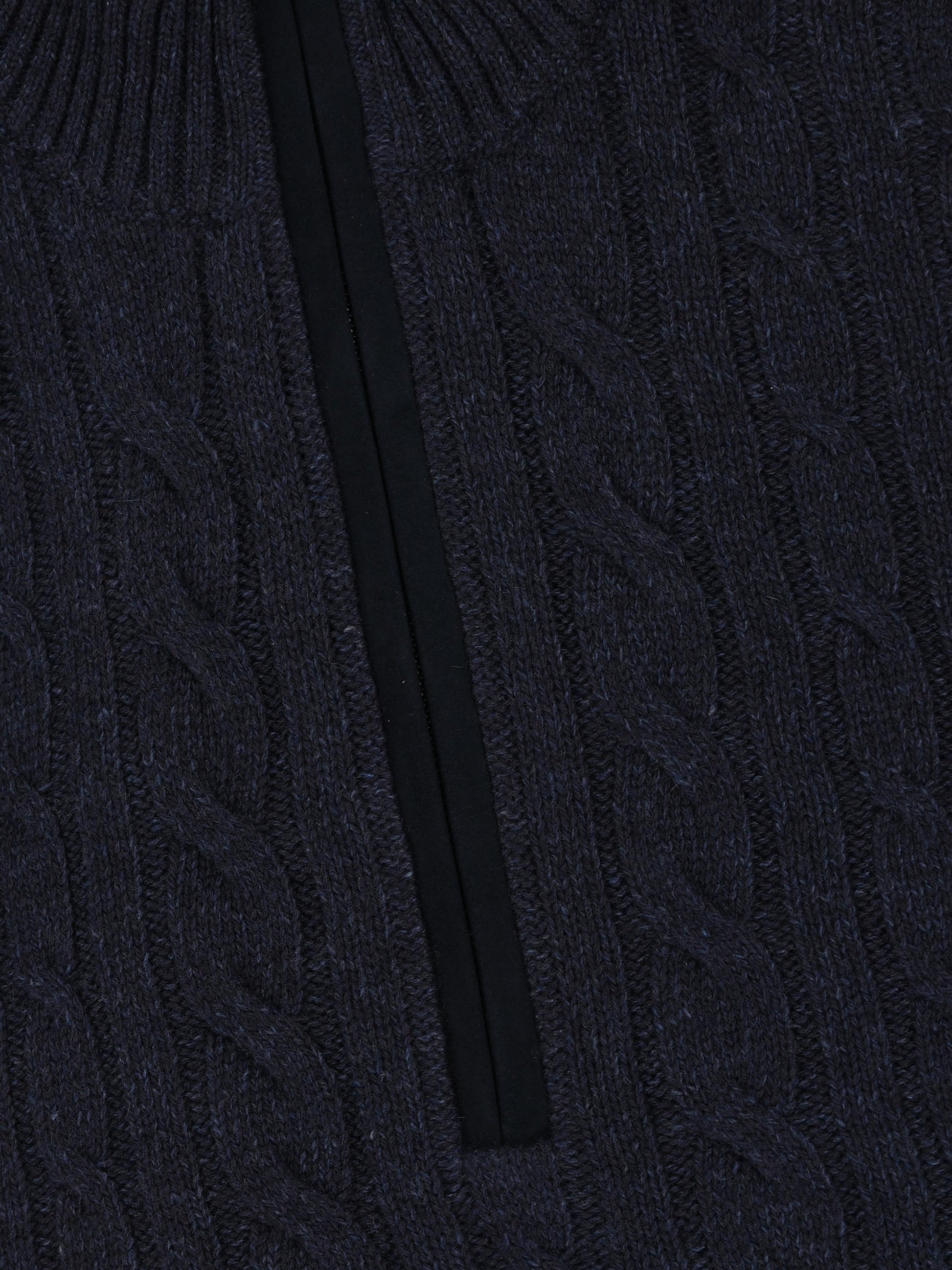 Maglia realizzata in baby cashmere. FAD7358 J348 LORO PIANA 