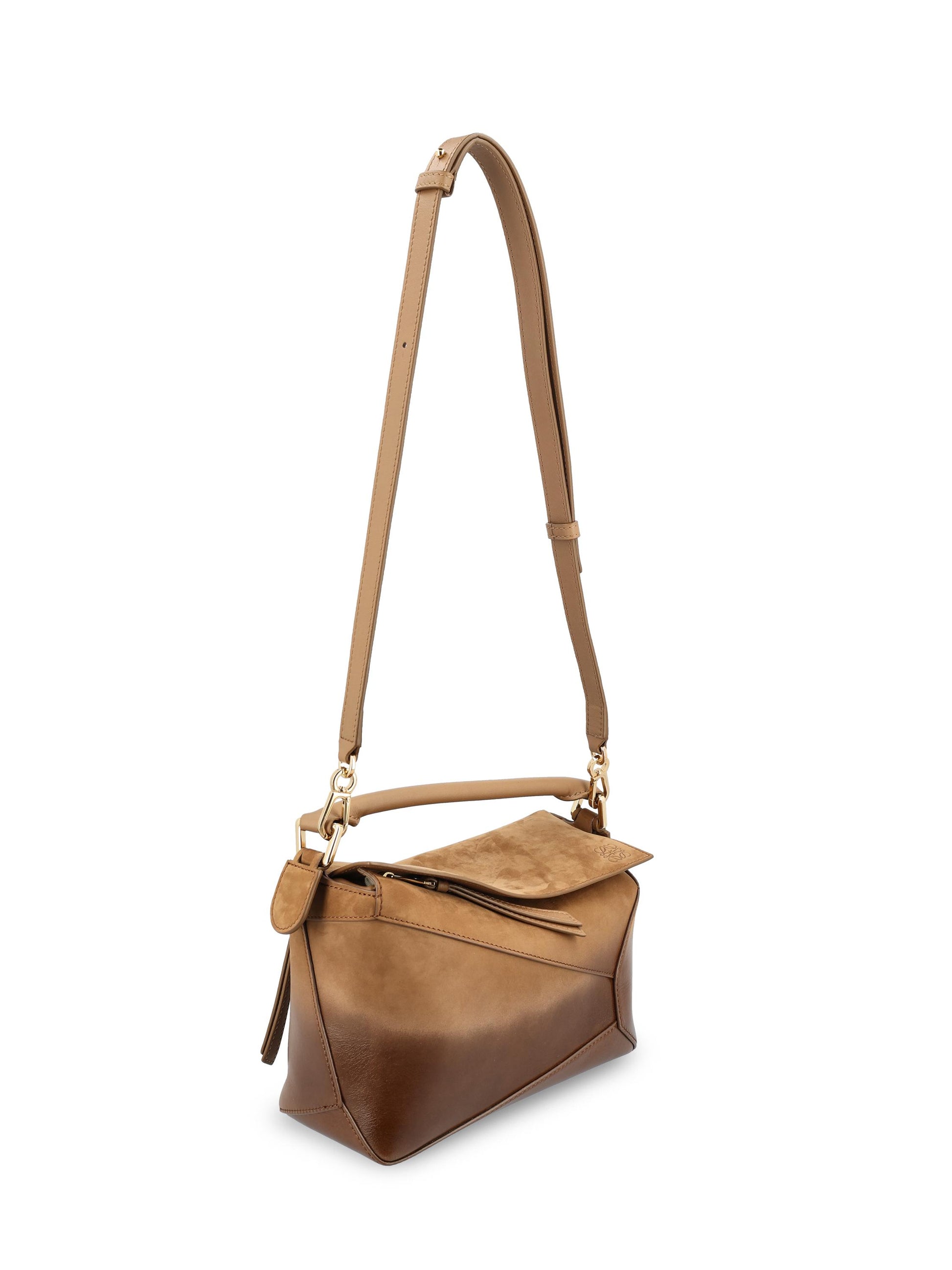 Borsa realizzata in pelle scamosciata verniciata. A510P60XBI 9579 LOEWE 