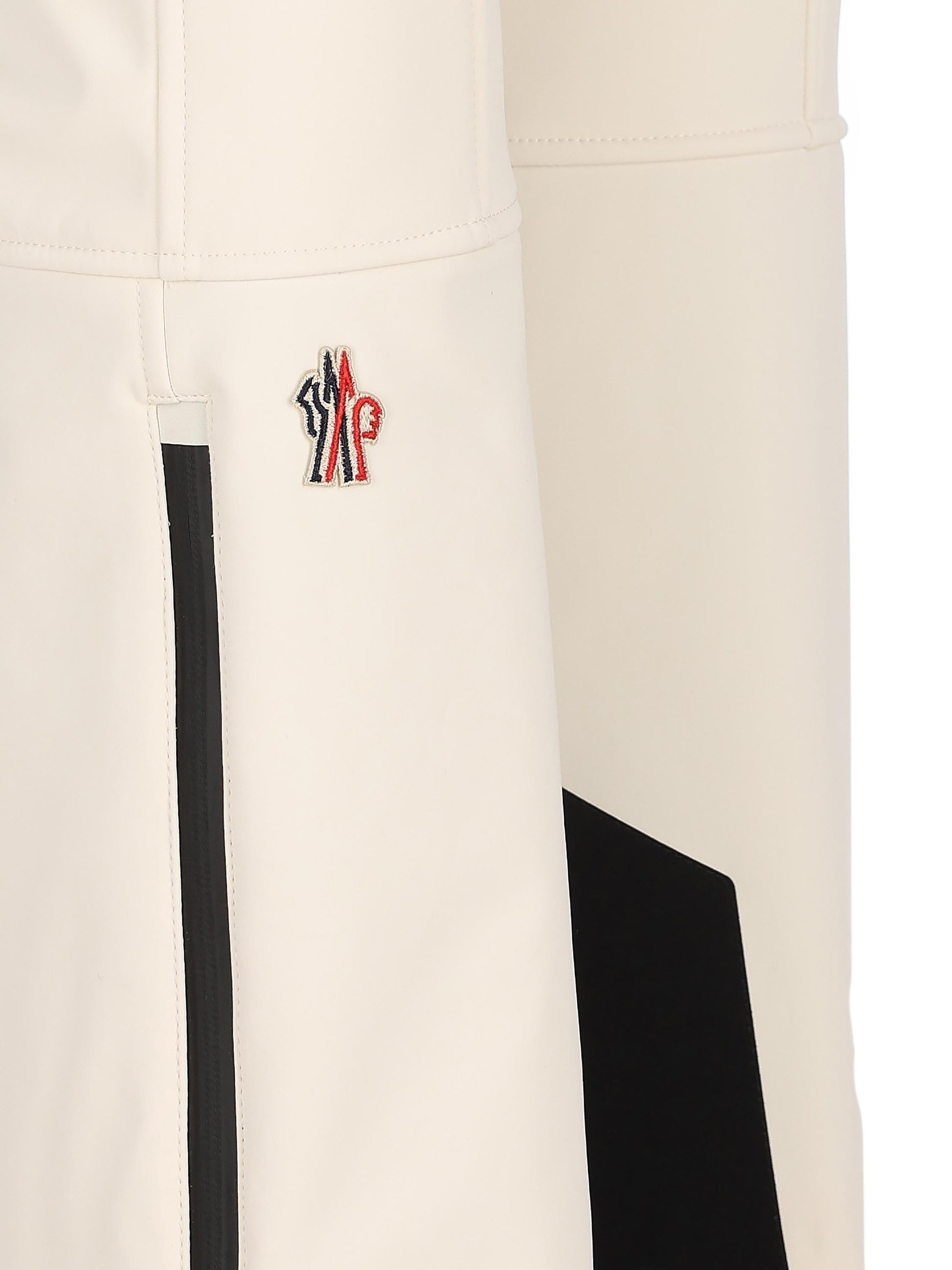 Pantaloni realizzati in poliestere. W2G00017 5983S04B MONCLER GRENOBLE 