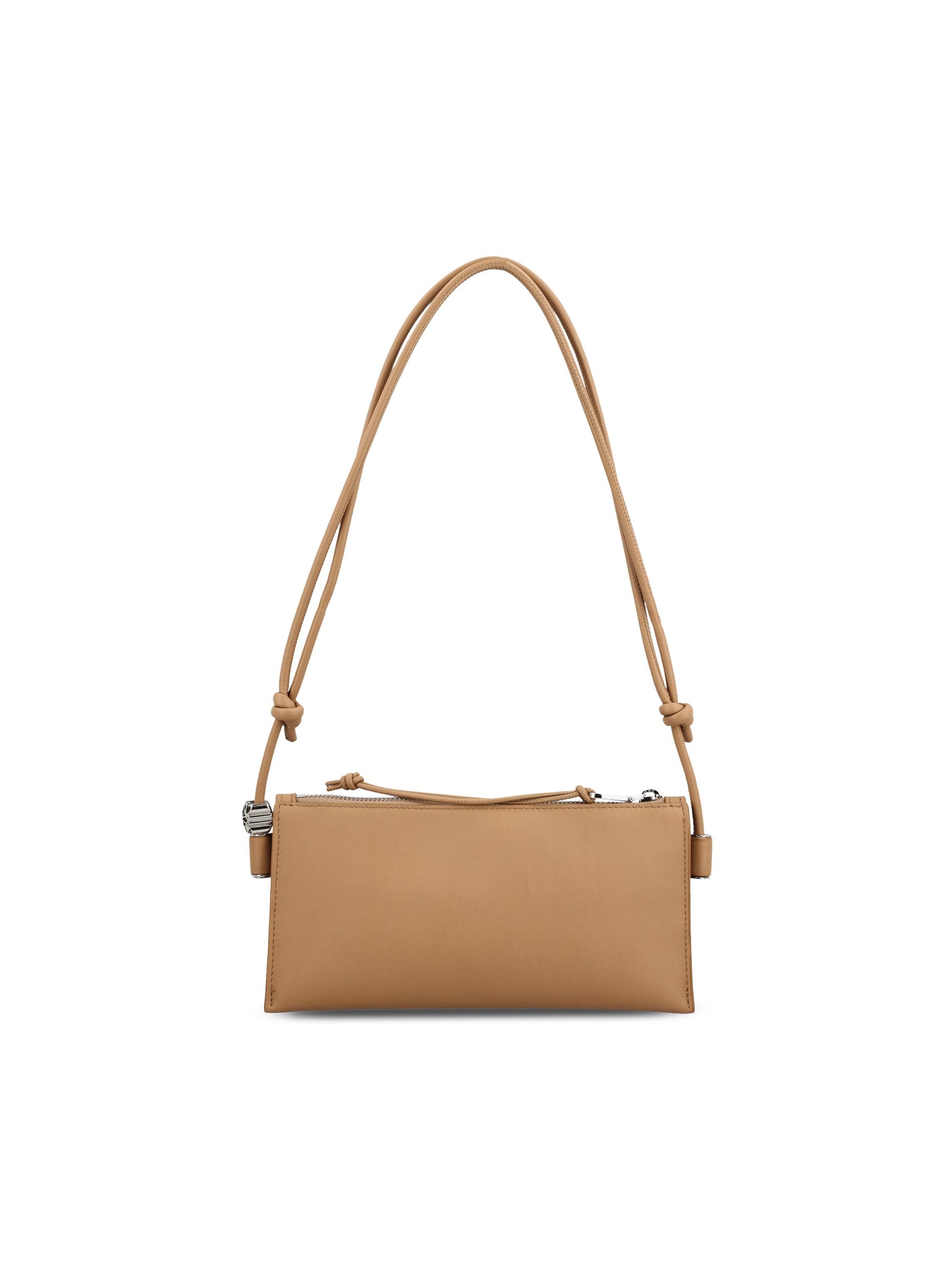 Marsupio realizzato in pelle di vitello. C630R10X03 9579 LOEWE 