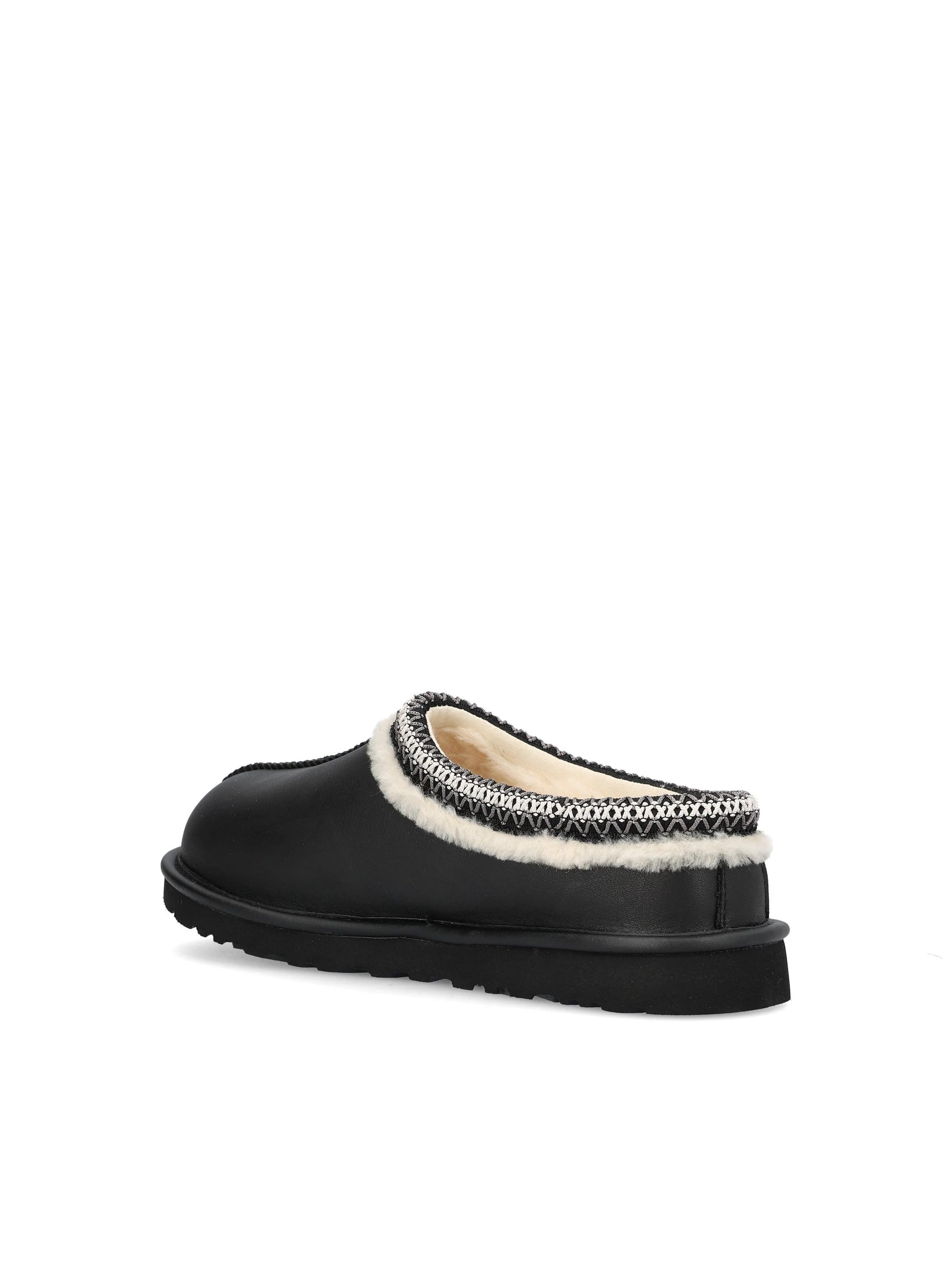 Ciabatte realizzate in pelle. 1171303 BLK UGG 