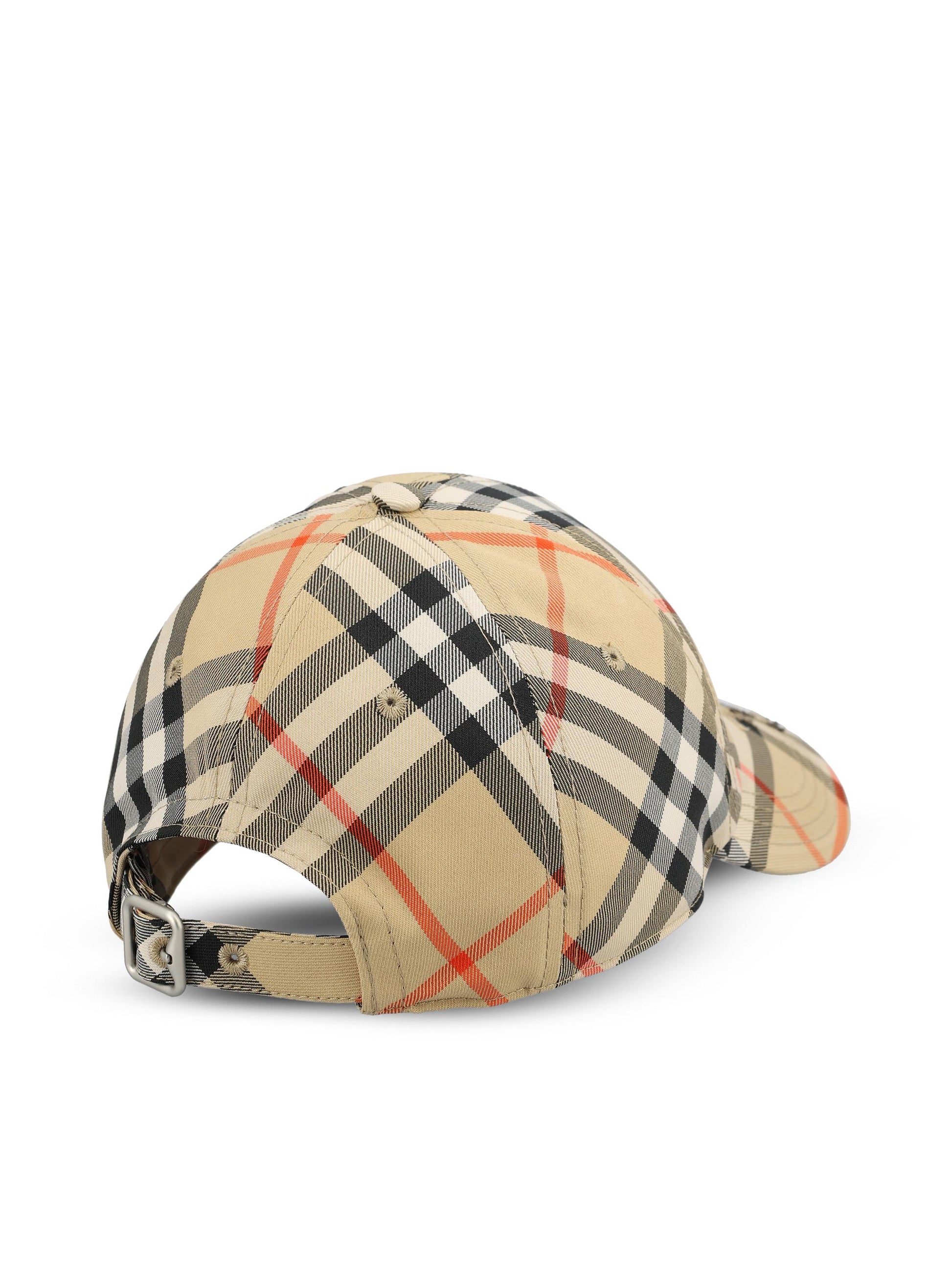 Cappellino realizzato in poliestere. 8105282 B9368 BURBERRY 