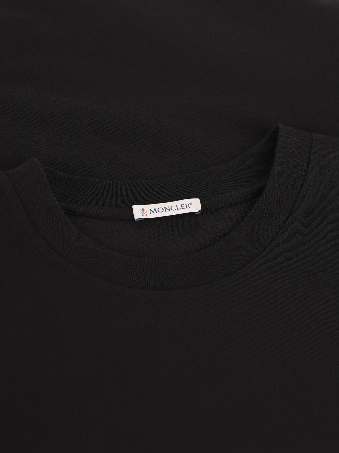 T-Shirt realizzata in cotone. W8C00029 89AUO999 MONCLER 