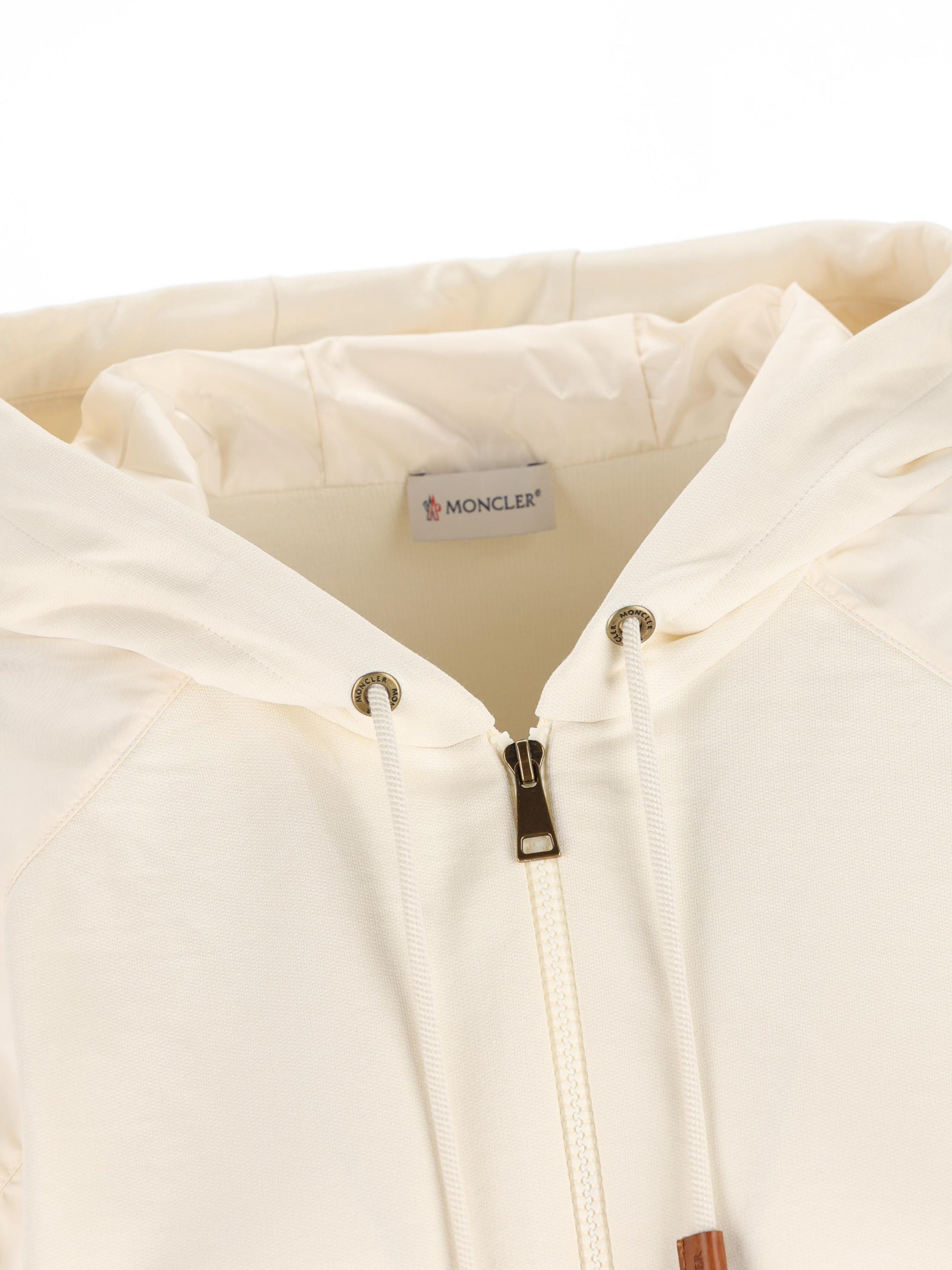 Giacca realizzata in cotone e poliammide. W8G00023 89B2V04A MONCLER 