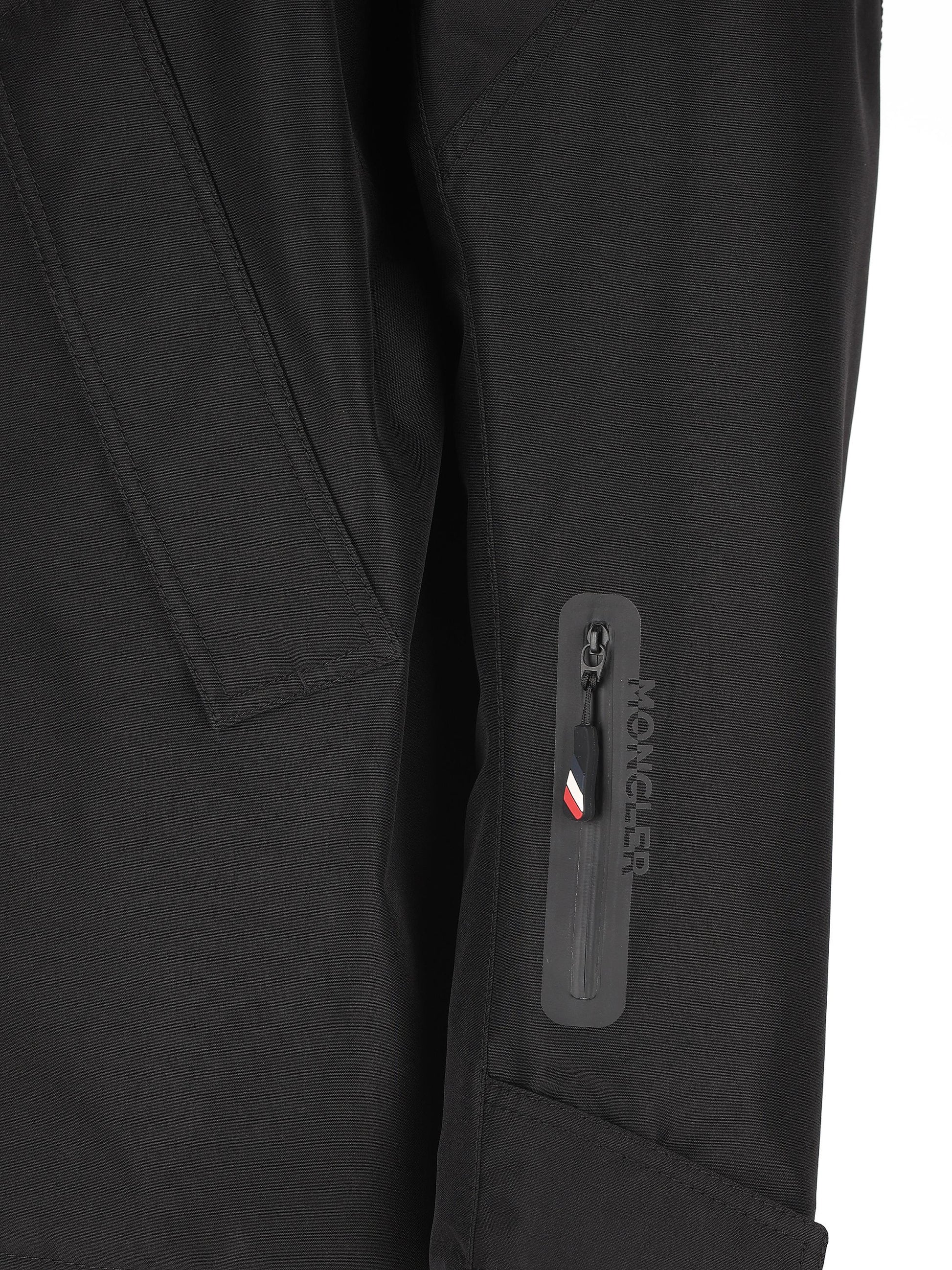 Giacca realizzata in poliammide. M1A00016 597MO999 MONCLER GRENOBLE 