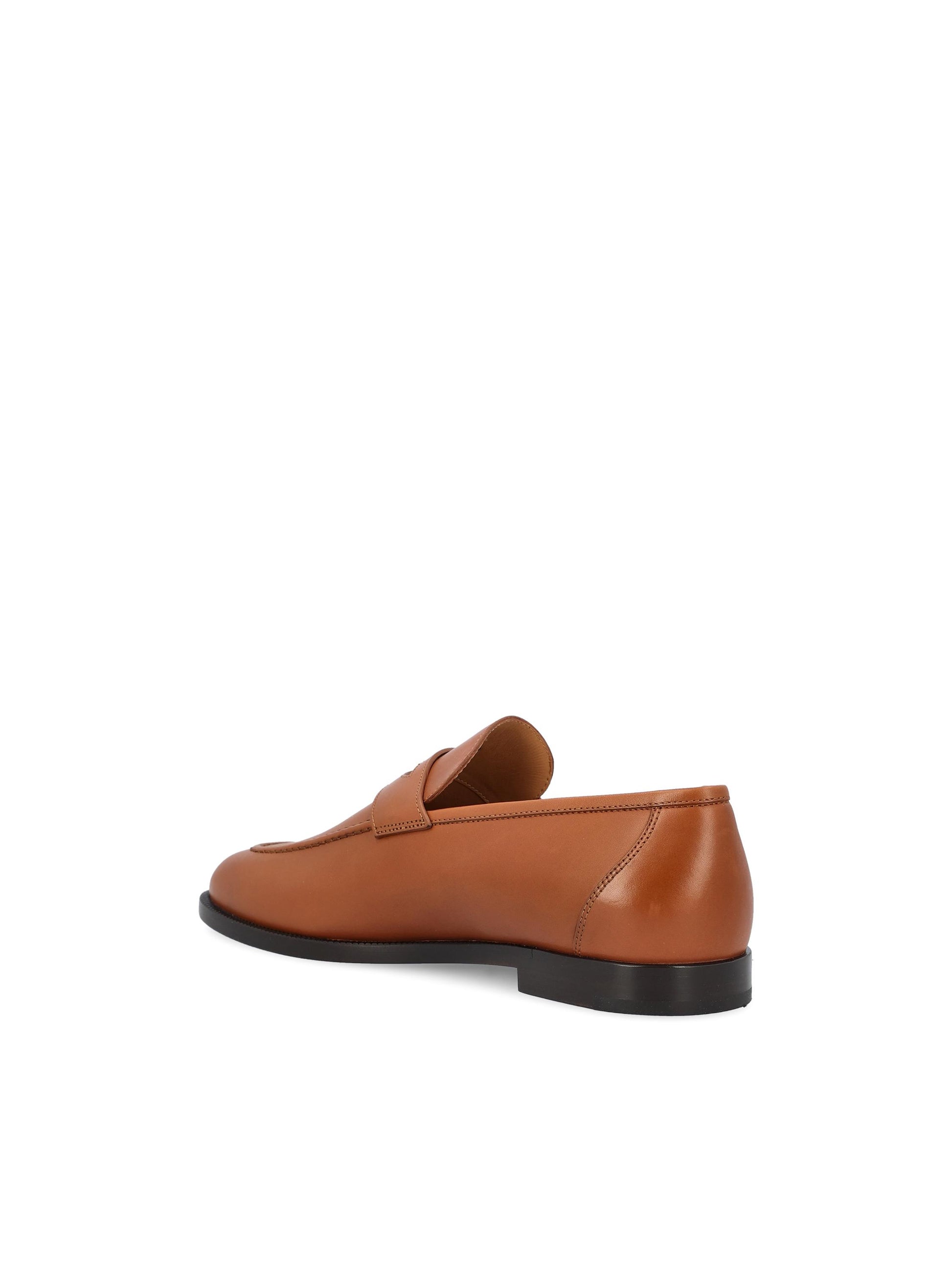 Mocassini realizzati in pelle di vitello. FAP5428 E449 LORO PIANA 