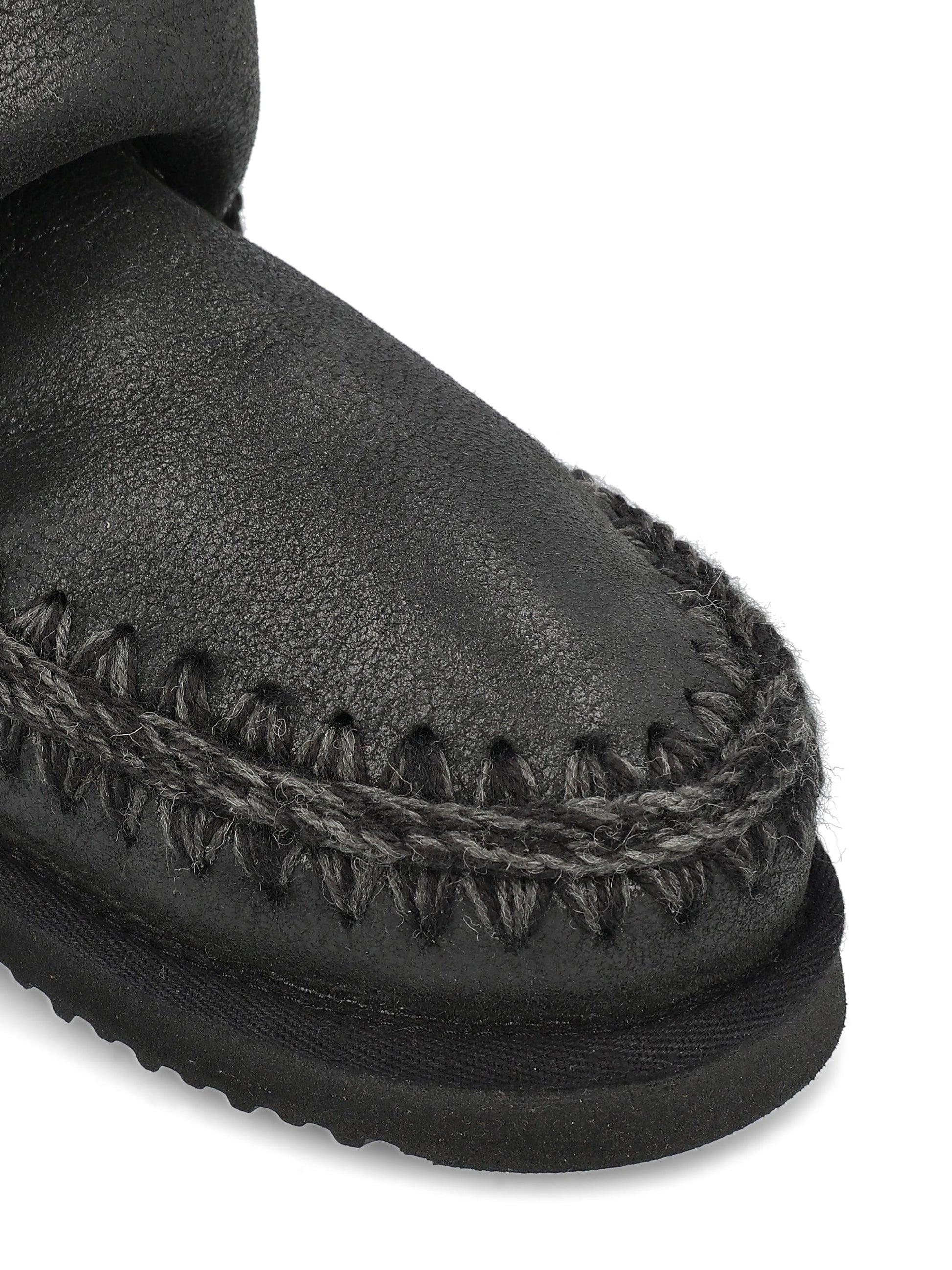 Stivali realizzati in pelle di montone. FW101036B CBKG MOU 