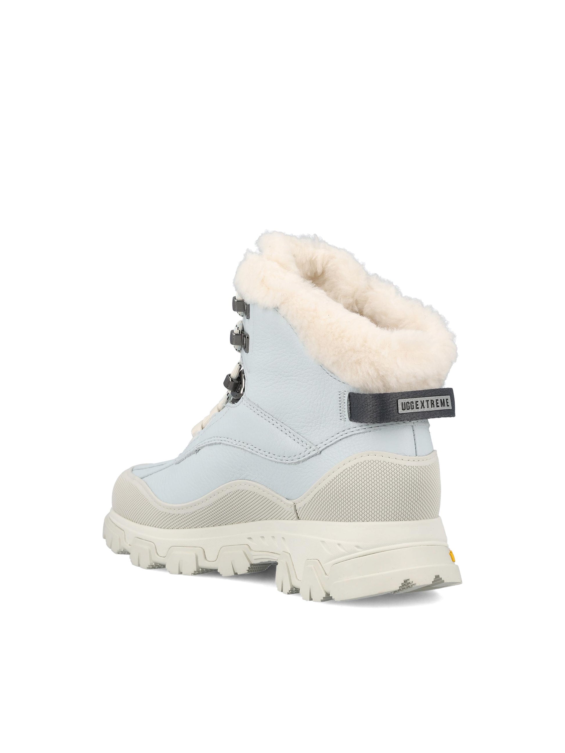 Scarponcini realizzati in pelle e materiale sintetico. 1169031 REF UGG 